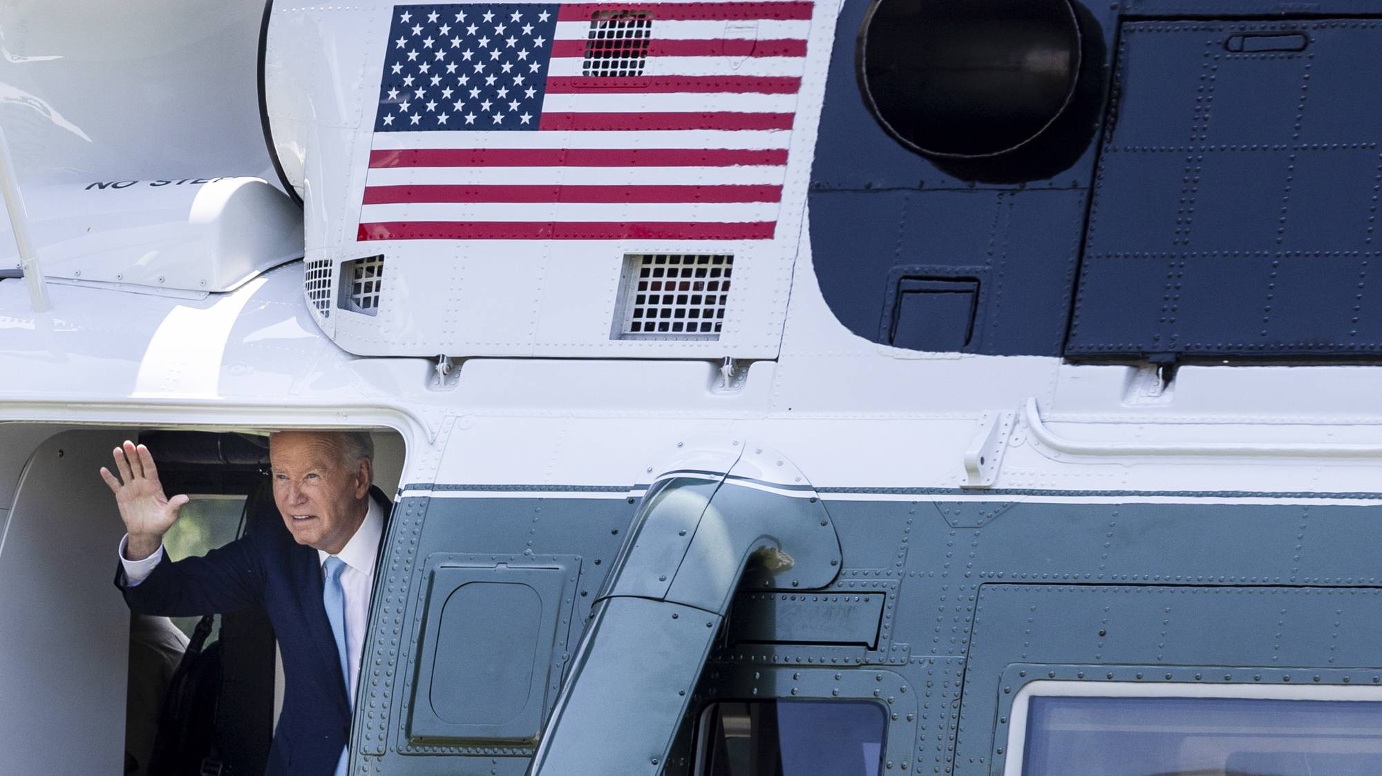 epa11550385 US President Joe Biden boards Marine One as he departs for an event to unveil lower prescription drug costs, in Washington, DC, USA, 15 August 2024. The event will be the first official appearance of Biden and Harris together since Biden dropped out of the 2024 presidential race. The United States Department of Health and Human Services (HHS) has reached agreements for lower prescription drug prices of the first 10 drugs selected for the Medicare drug price negotiation program, according to the White House.  EPA/ANNA ROSE LAYDEN / POOL