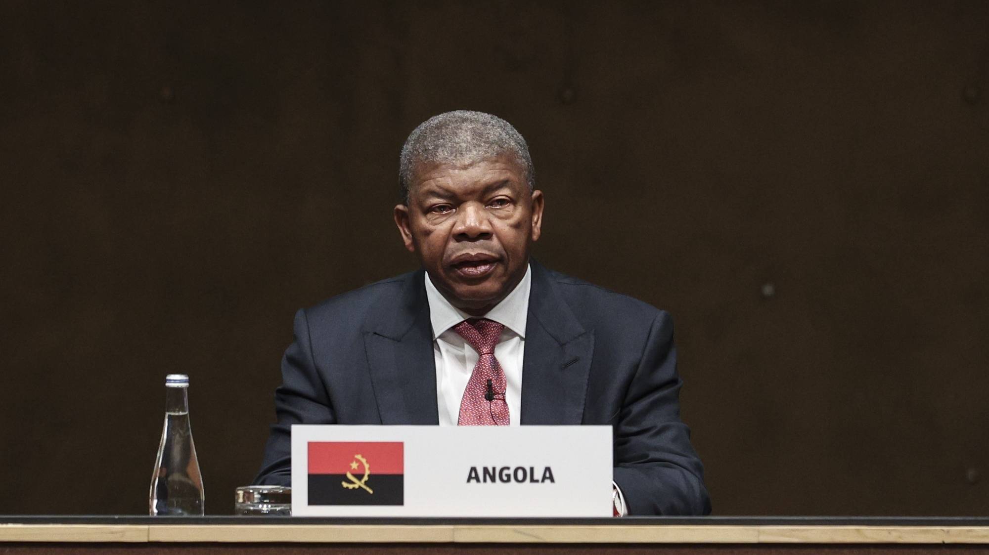 O Presidente da República de Angola, João Lourenço, intervém na sessão comemorativa do 50º aniversário do 25 de abril de 1974, com os Chefes de Estado irmãos, cuja independência esteve ligada do 25 de abril em Lisboa, 25 de abril de 2024. MIGUEL A. LOPES/LUSA