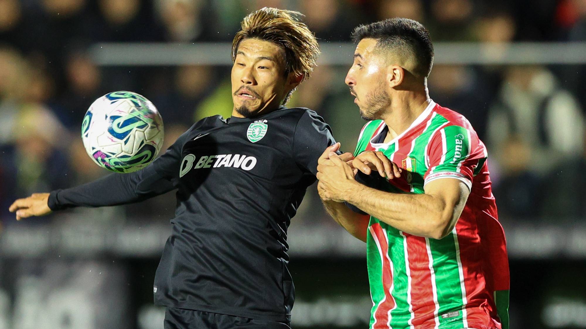 CF Estrela Amadora Pedro Sa (R) in action against Sporting CP Hidemasa Morita (L) during the Portuguese First League soccer match between CF Estrela Amadora and Sporting CP at Jose Gomes Stadium in Amadora, Portugal, 29 March 2024. ANTONIO COTRIM/LUSA