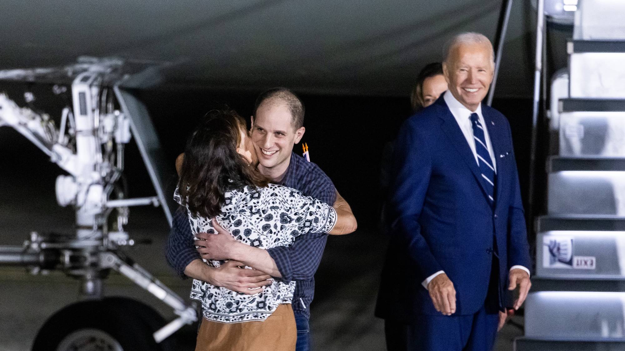 epaselect epa11517495 Wall Street Journal reporter Evan Gershkovich hugs his mother, Ella Milman, after his arrival in the US following a 26-person prisoner swap between Russia, the US and five other countries, at Andrews Air Base, Maryland, USA, 01 August 2024. US President Joe Biden and Vice President Kamala Harris were there to greet the former prisoners. The exchange includes at least two dozen people, and is the biggest prisoner swap between Russia and the West since the Cold War.  EPA/JIM LO SCALZO