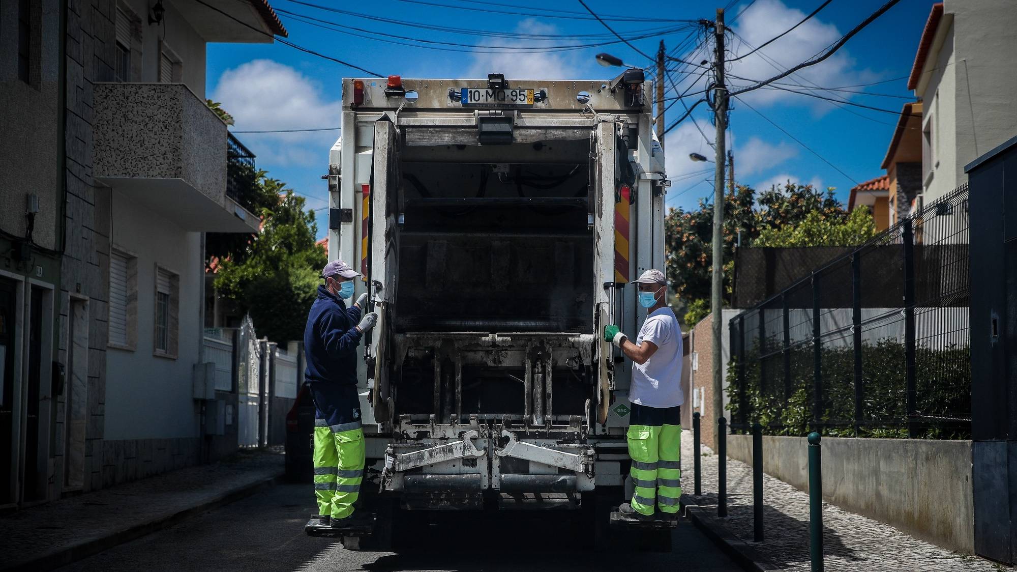 Equipa de recolha de lixo urbano