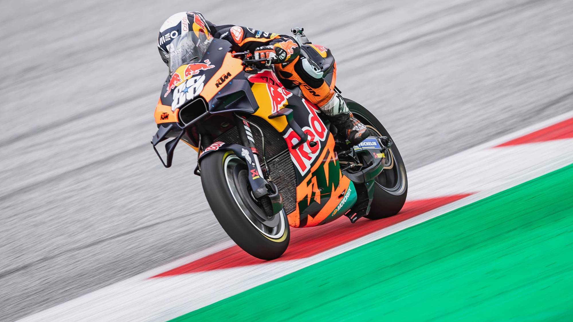 epa10131904 Portuguese rider Miguel Oliveira of Red Bull KTM Factory Racing in action during the MotoGP race of the motorcycling Grand Prix of Austria at Red Bull Ring in Spielberg, Austria, 21 August 2022.  EPA/DOMINIK ANGERER