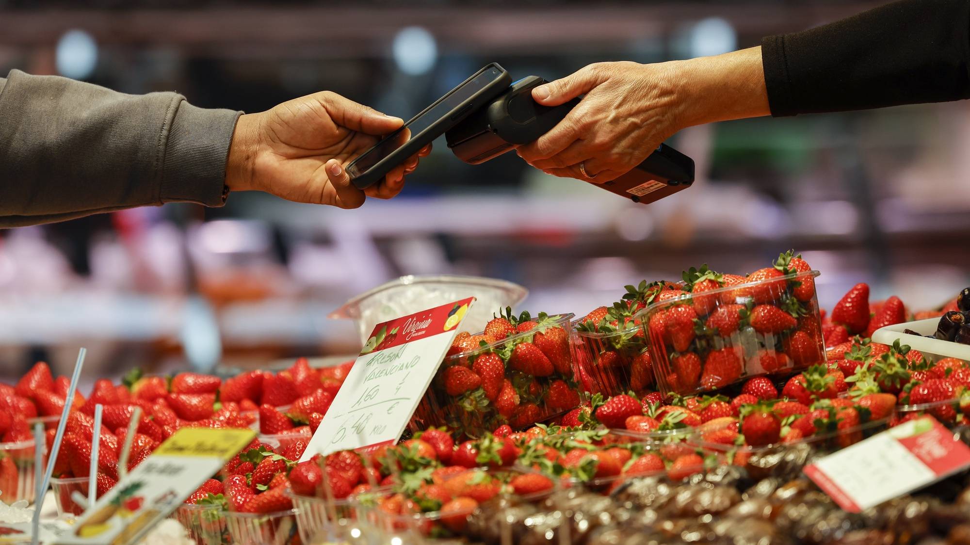 epa11155020 A customer pays with a smartphone at a market in Valencia, Spain, 15 February 2024. The annual inflation rate in Spain reached 3.4 % in January 2024 compared to December 2023, having risen by three tenths due to increasing electricity costs, according to the National Institute of Statistics.  EPA/Ana Escobar