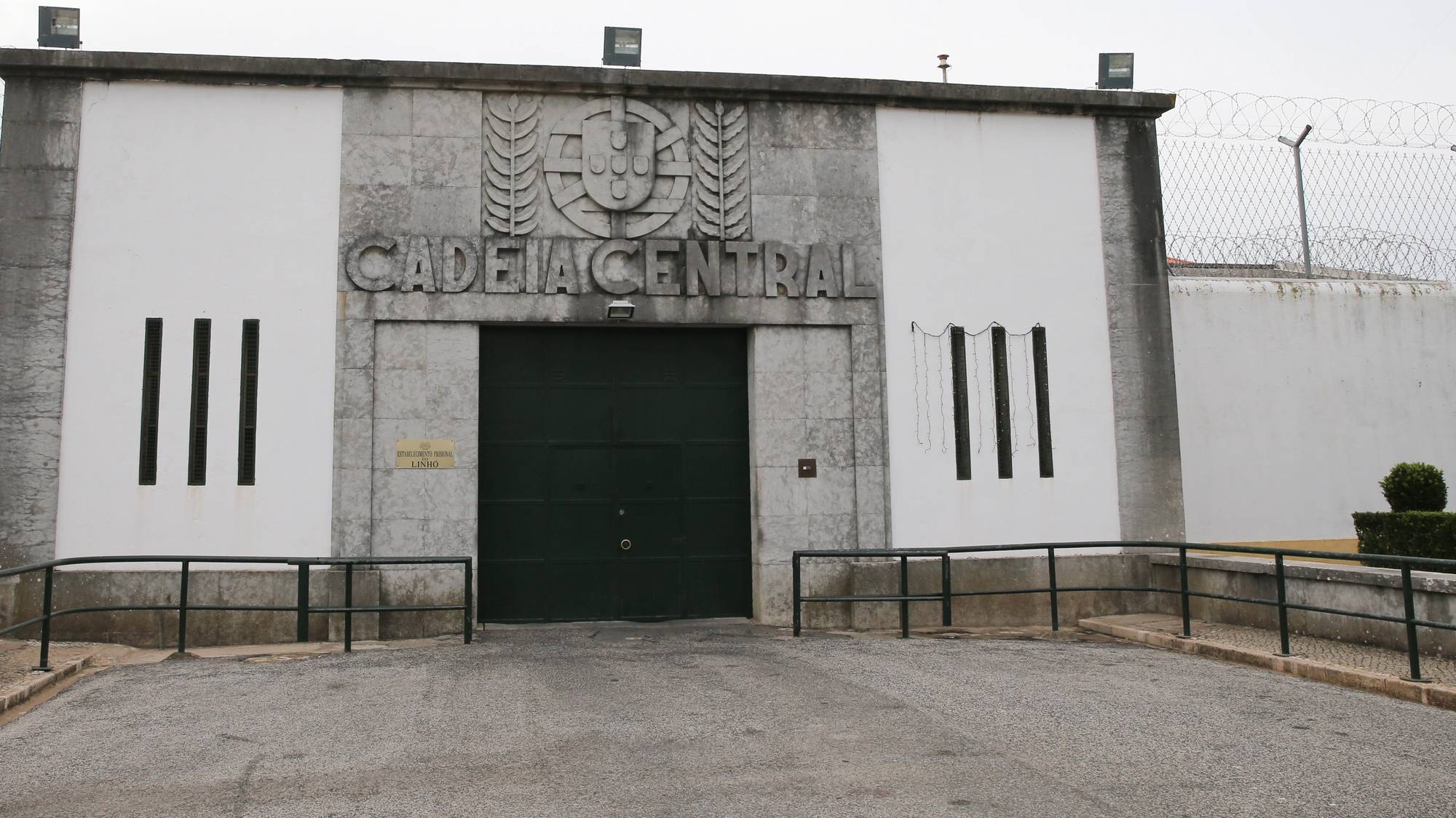 Fachada do Estabelecimento Prisional do Linhó em Sintra, 11 de dezembro de 2014. TIAGO PETINGA/LUSA