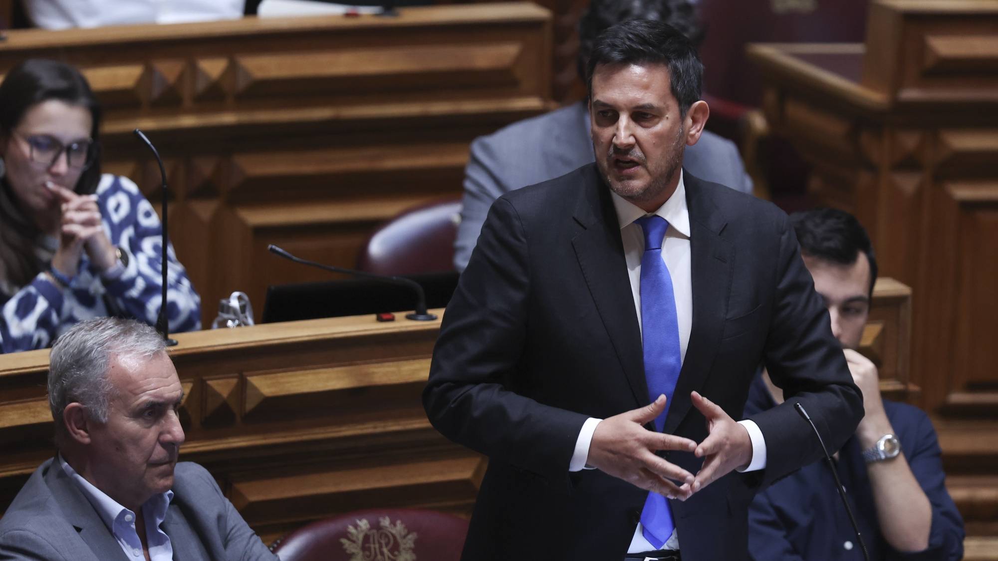 O presidente da Iniciativa Liberal (IL), Rui Rocha, intervém durante a sessão plenária, na Assembleia da República, em Lisboa, 12 junho de 2024. ANTÓNIO COTRIM/LUSA