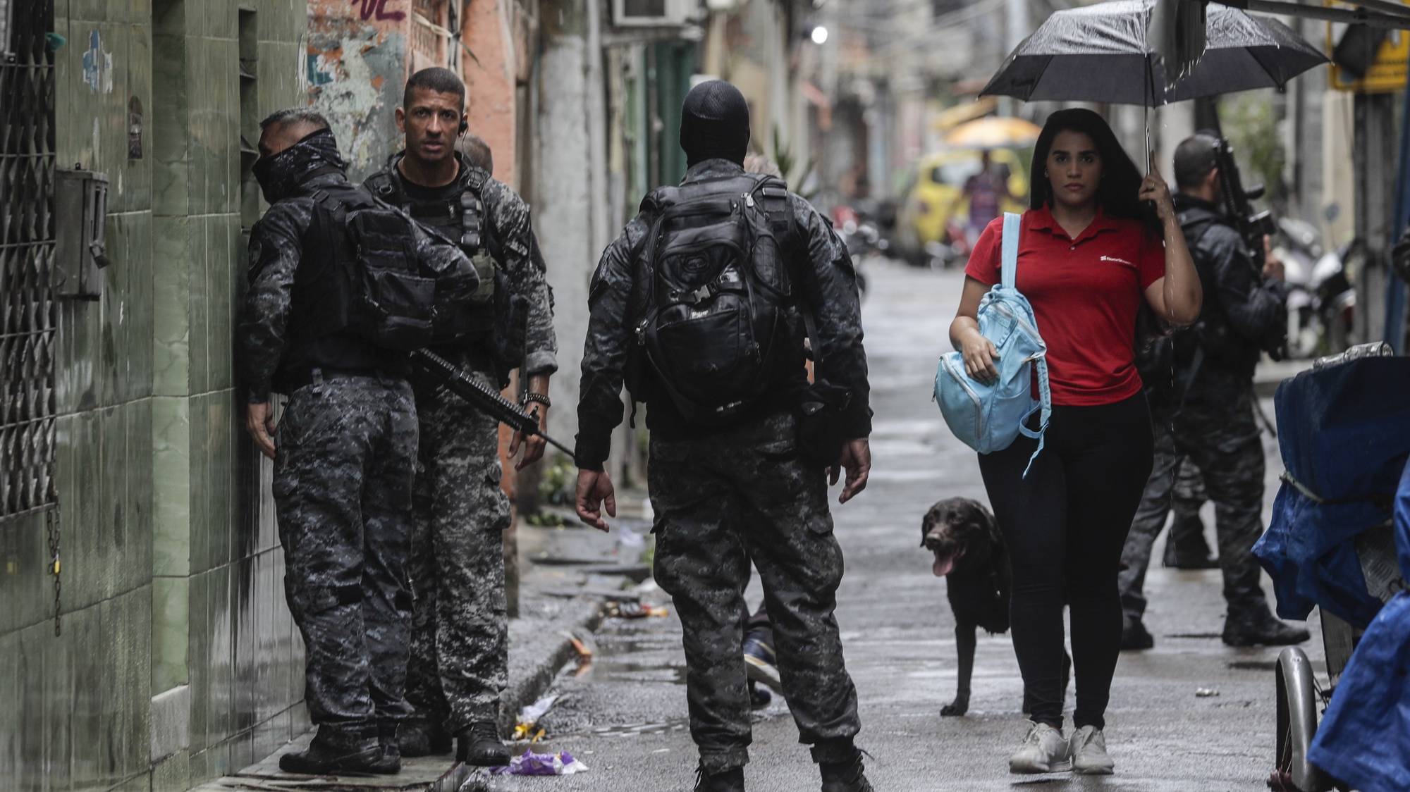 epa10909718 Police participate in an operation against criminal gangs in a favela in Rio de Janeiro, Brazil, 09 October 2023.  Nearly 1,000 police officers were deployed in three of the most violent favelas in Rio de Janeiro in a mega-operation with which authorities seek to catch leaders of the Red Command, one of the most dangerous criminal organizations in Brazil, official sources reported. The actions took place in Complexo da Mare, Vila Cruzeiro and Cidade de Deus, where the agents seek to fulfill 100 arrest warrants, according to the secretary of the Civil Police of the state of Rio de Janeiro, Jose Renato Torres, in a press conference.  EPA/Antonio Lacerda