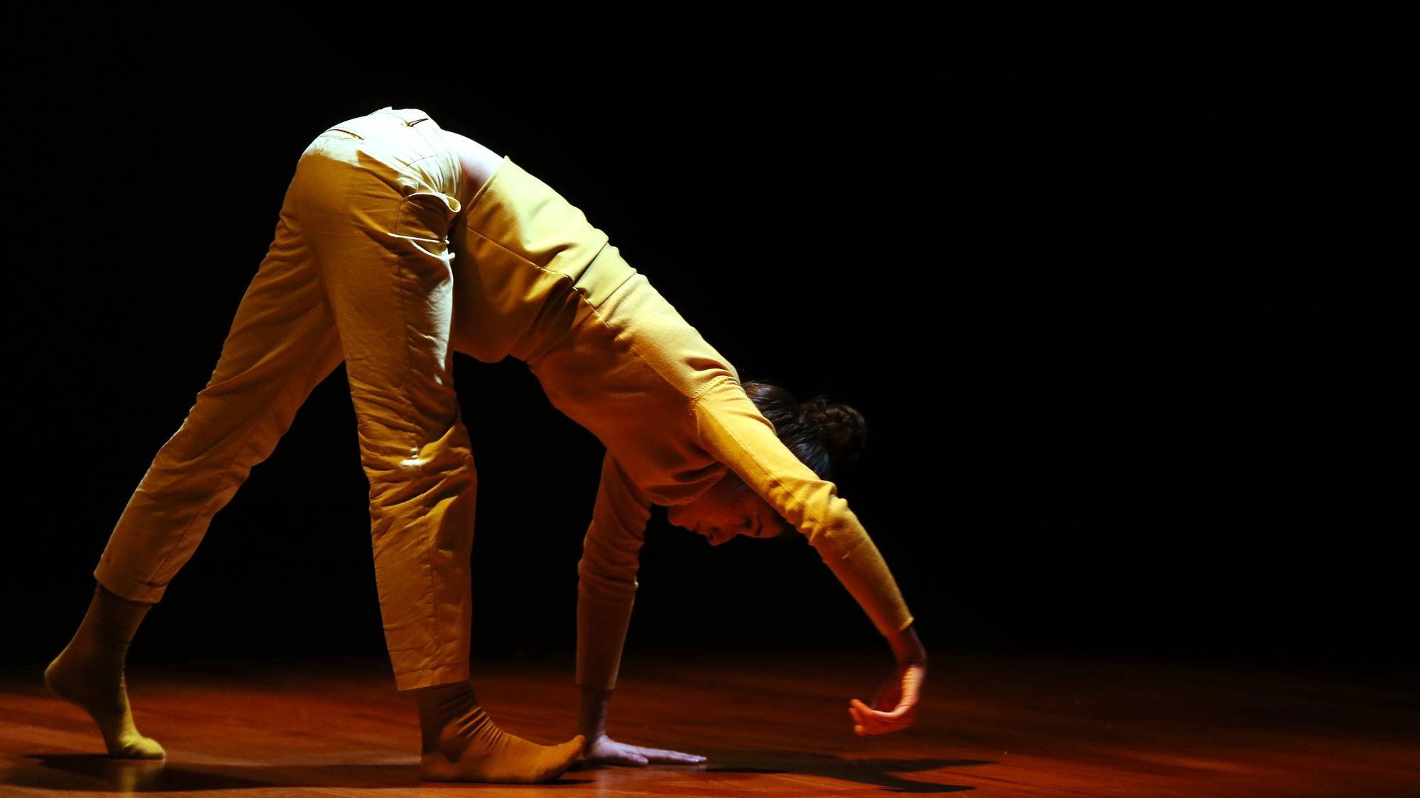 Ensaio de imprensa do Ciclo de Dança Contemporânea “Palcos Instáveis”, resultado de uma parceria entre a Companhia Instável e a Câmara Municipal do Porto/Teatro do Campo Alegre que apresenta um espetáculo composto por duas peças, em estreia absoluta: “Vislumbre” de Mariana Amorim e “Bittersweet” de Daniela Cruz (na foto), Porto, 06 novembro 2013. ESTELA SILVA/LUSA