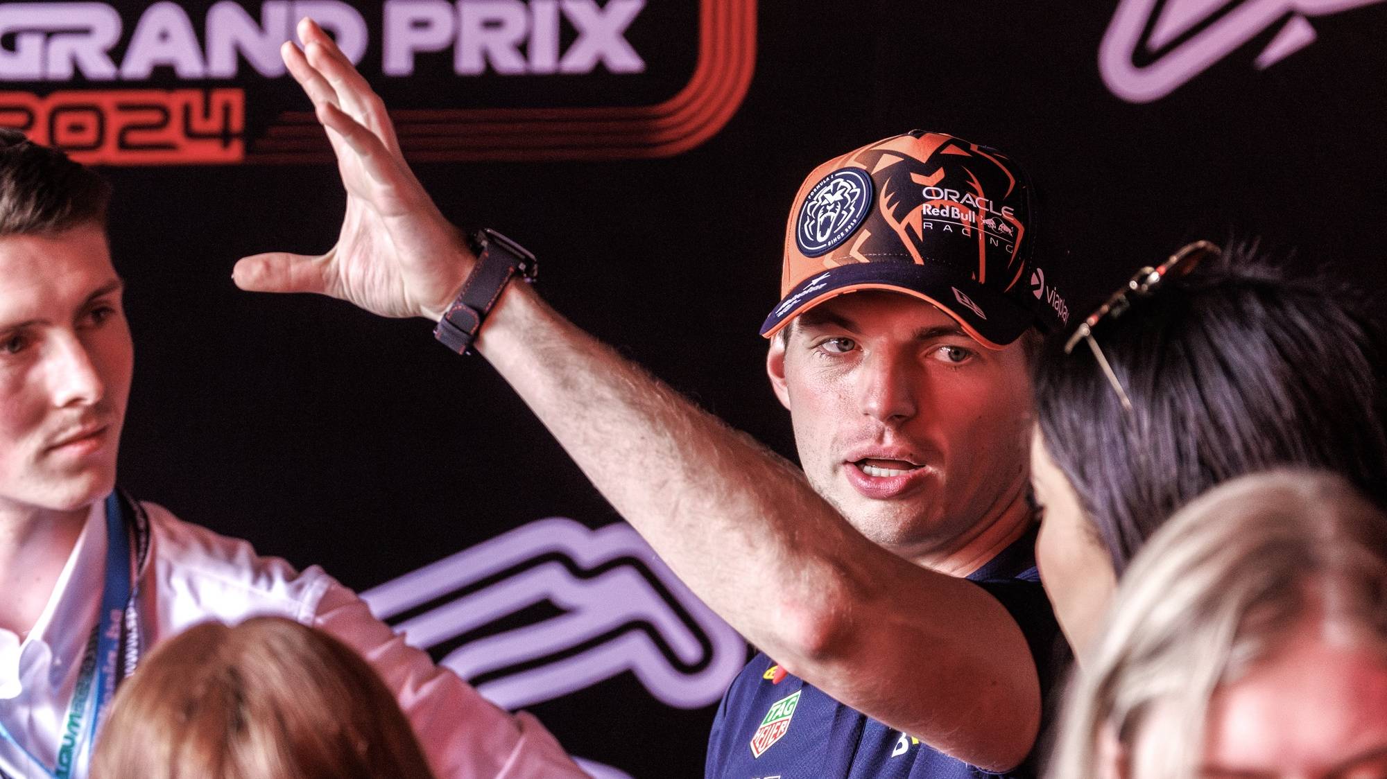 epa11495902 Red Bull Racing driver Max Verstappen (C) of Netherlands gestures during an event with fans in the paddock at the Circuit de Spa-Francorchamps racetrack, in Stavelot, Belgium, 25 July 2024. The Formula 1 Belgian Grand Prix is held on the Circuit de Spa-Francorchamps racetrack on 28 July 2024.  EPA/OLIVIER MATTHYS