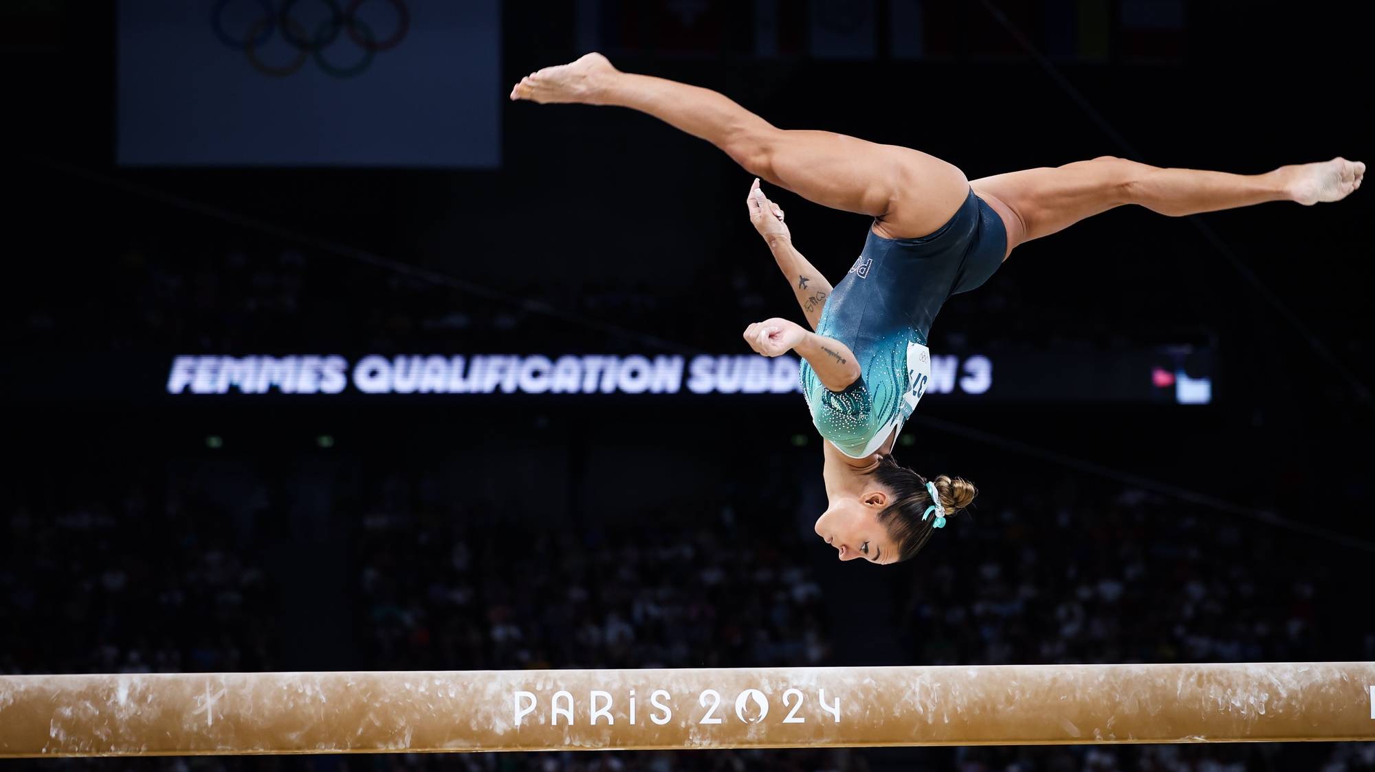 A ginasta Filipa Martins, durante o seu exercício de trave da prova de qualificação de Ginástica Artística, a contar para os Jogos Olímpicos de Paris, que decorrem entre 26 de julho e 11 de agosto, em Paris, França, 28 de julho de 2024. JOSÉ SENA GOULÃO/LUSA