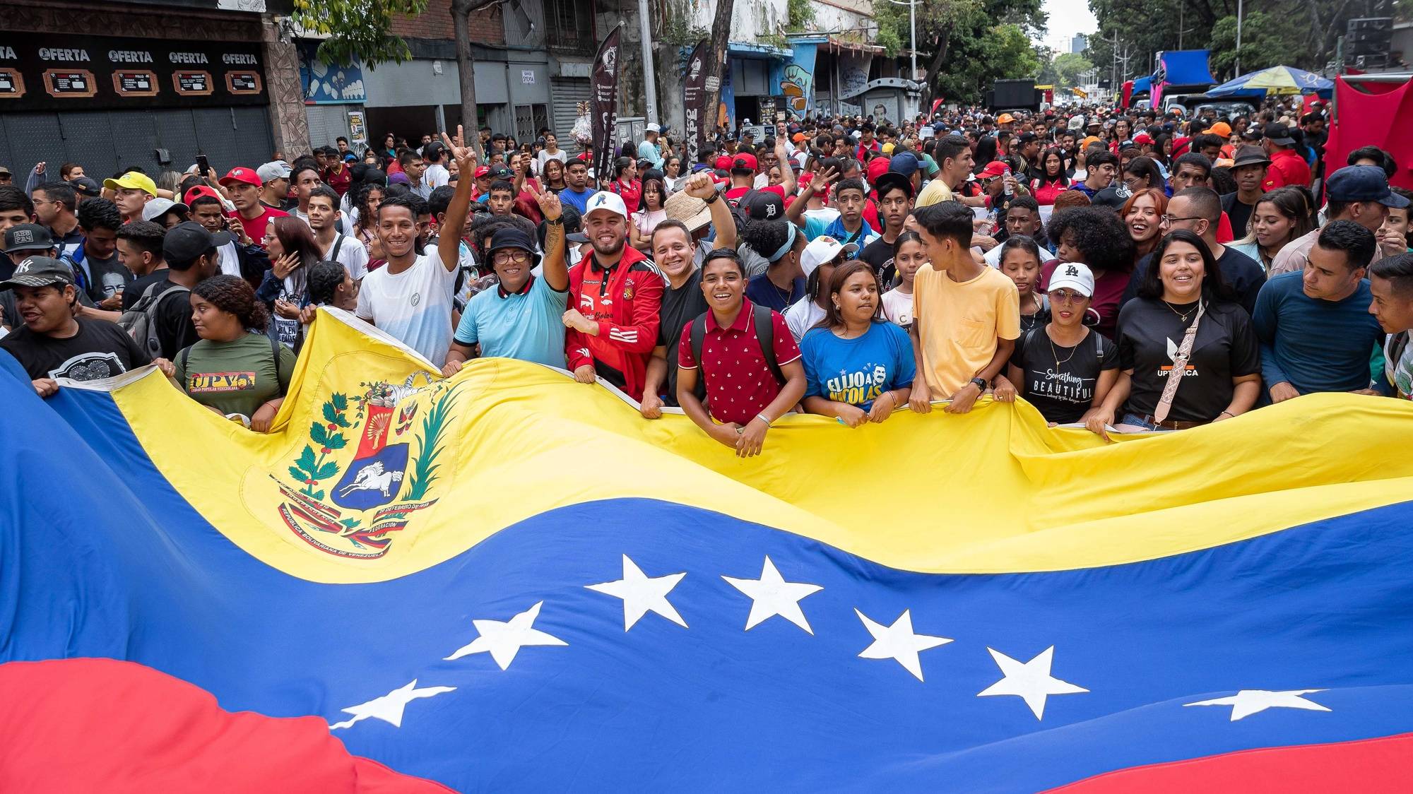 epa11529071 People attend a march in support of President Nicolas Maduro, in Caracas, Venezuela, 05 August 2024. The ruling United Socialist Party of Venezuela (PSUV) mobilized hundreds of young people from several regions of the country to march in support of the re-election of Nicolas Maduro, whose victory in the 28 July 28 presidential elections has been questioned inside and outside of the country.  EPA/RONALD PENA R.