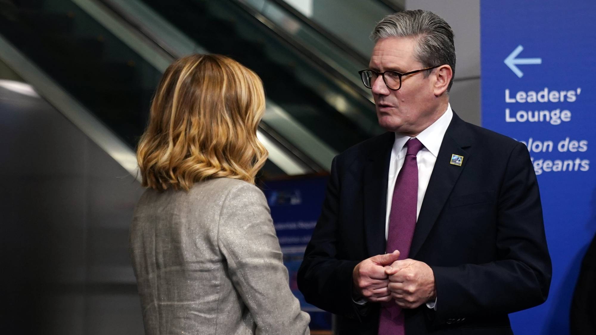 epa11472861 British Prime Minister Keir Starmer (R) speaks with Italian Prime Minister Giorgia Meloni (L) at the North Atlantic Treaty Organization (NATO) Summit in Washington, DC, USA, 11 July 2024. The 75th Anniversary NATO Summit takes place in Washington, DC, from 09 to 11 July 2024.  EPA/WILL OLIVER