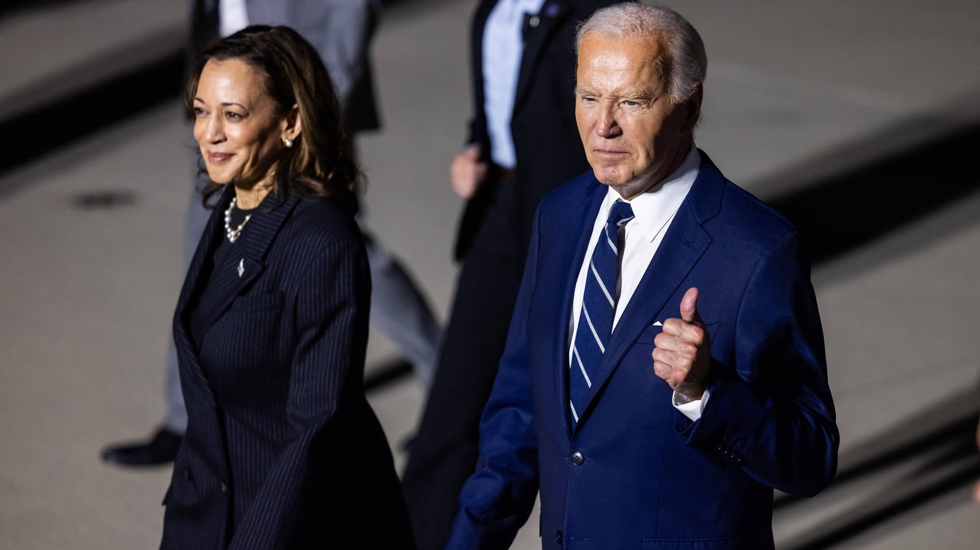 epa11517494 US President Joe Biden and Vice President Kamala Harris depart after a greeting event for Russian-American journalist Alsu Kurmasheva, Wall Street Journal reporter Evan Gershkovich, and former US Marine Paul Whelan, following their arrival in the US after a 26-person prisoner swap between Russia, the US and five other countries, at Andrews Air Base, Maryland, USA, 01 August 2024. The exchange includes at least two dozen people, and is the biggest prisoner swap between Russia and the West since the Cold War.  EPA/JIM LO SCALZO