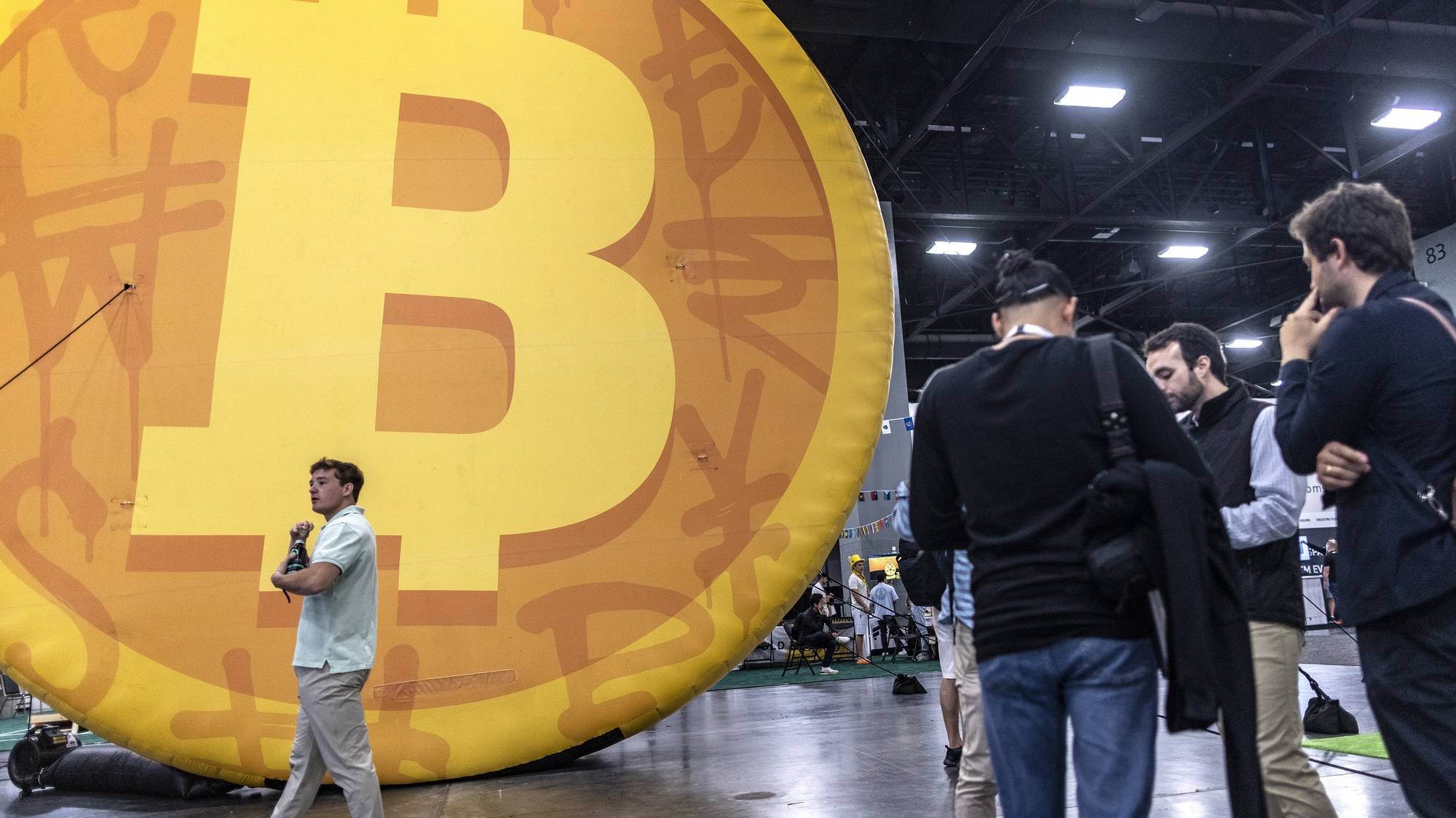 epa10637199 People attend the Bitcoin 2023 conference at the Miami Beach Convention Center in Miami Beach, Florida, USA, 18 May 2023. Bitcoin 2023 is the biggest bitcoin event in the world that features, for its 2023 edition, about 150 speakers and a showcase of more than 2,000 companies.  EPA/CRISTOBAL HERRERA-ULASHKEVICH