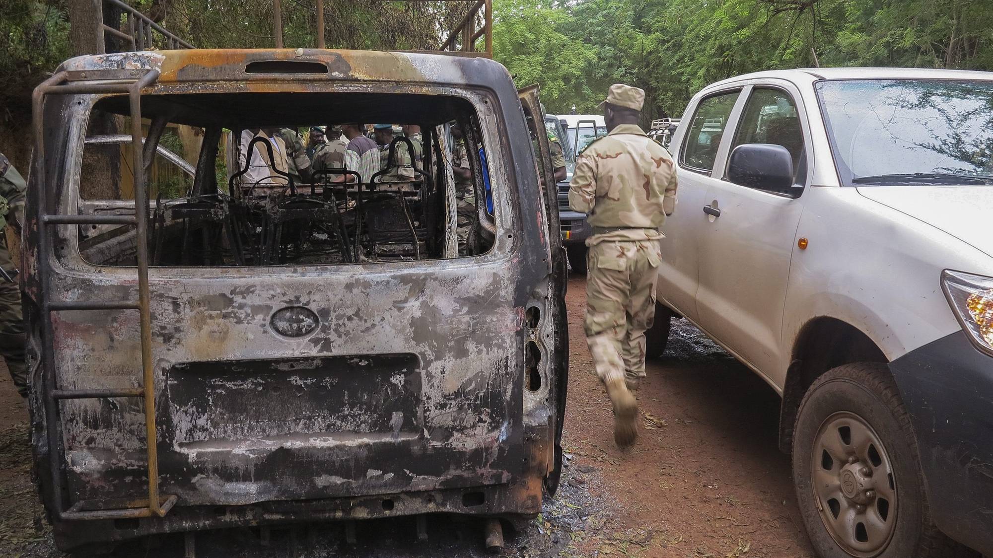 epa04880198 A soldier from Mali surveys the scene of a terrorist attack at hotel Byblos in Sevare, Mali, 11 August 2015. Twelve people comprising of five terrorists, five Mali soldiers and two foreigners were killed in a hostage siege at the hotel Byblos on 07 August 2015. Terrorists seiged the Byblos resulting in Mali government troops having to storm the hotel. One of the foreign victims was reported to be a member of the UN peacekeeping mission (MINUSMA) and one was from South Africa. This attack is the third assault in a week. Mali is still trying to restore stability following the advance of Al-qaeda linked fighters which led to a war in 2013. A peace deal agreed to in June 2015 was hoped to end years of unrest and ethnic divisions.  EPA/STR