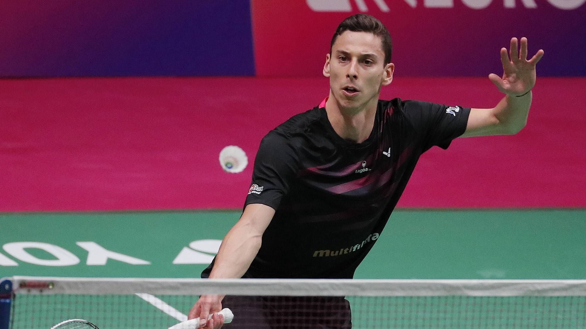 epa09165600 Bernardo Atilano of Portugal in action during  the menâ€™s singles match against Kalle Koljonen of Finland during the European Badminton Championships in Kiev, Ukraine, 28 April 2021.  EPA/SERGEY DOLZHENKO