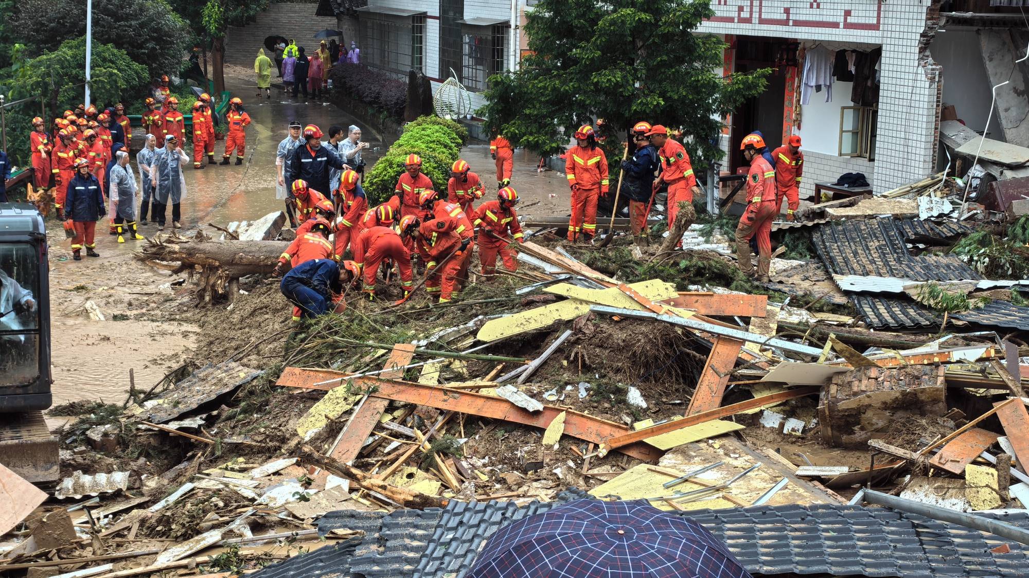epa11502293 A handout photo made available by the Fire and Rescue Department of Hunan shows rescuers working at a landslide-hit area in Yuelin village of Shouyue Town in Hengyang City, central China, 28 July 2024. The death toll resulting from a rain-triggered landslide in central China&#039;s Hunan Province has risen to 11, the provincial emergency command center said on 28 July. The landslide, which hit Yuelin village at approximately early 28 July, washed away part of a residential house, causing 18 people to be buried, the command center reported.  EPA/Fire and Rescue Department of Hunan handout via Xinhua HANDOUT CHINA OUT / UK AND IRELAND OUT  /       MANDATORY CREDIT  HANDOUT EDITORIAL USE ONLY/NO SALES