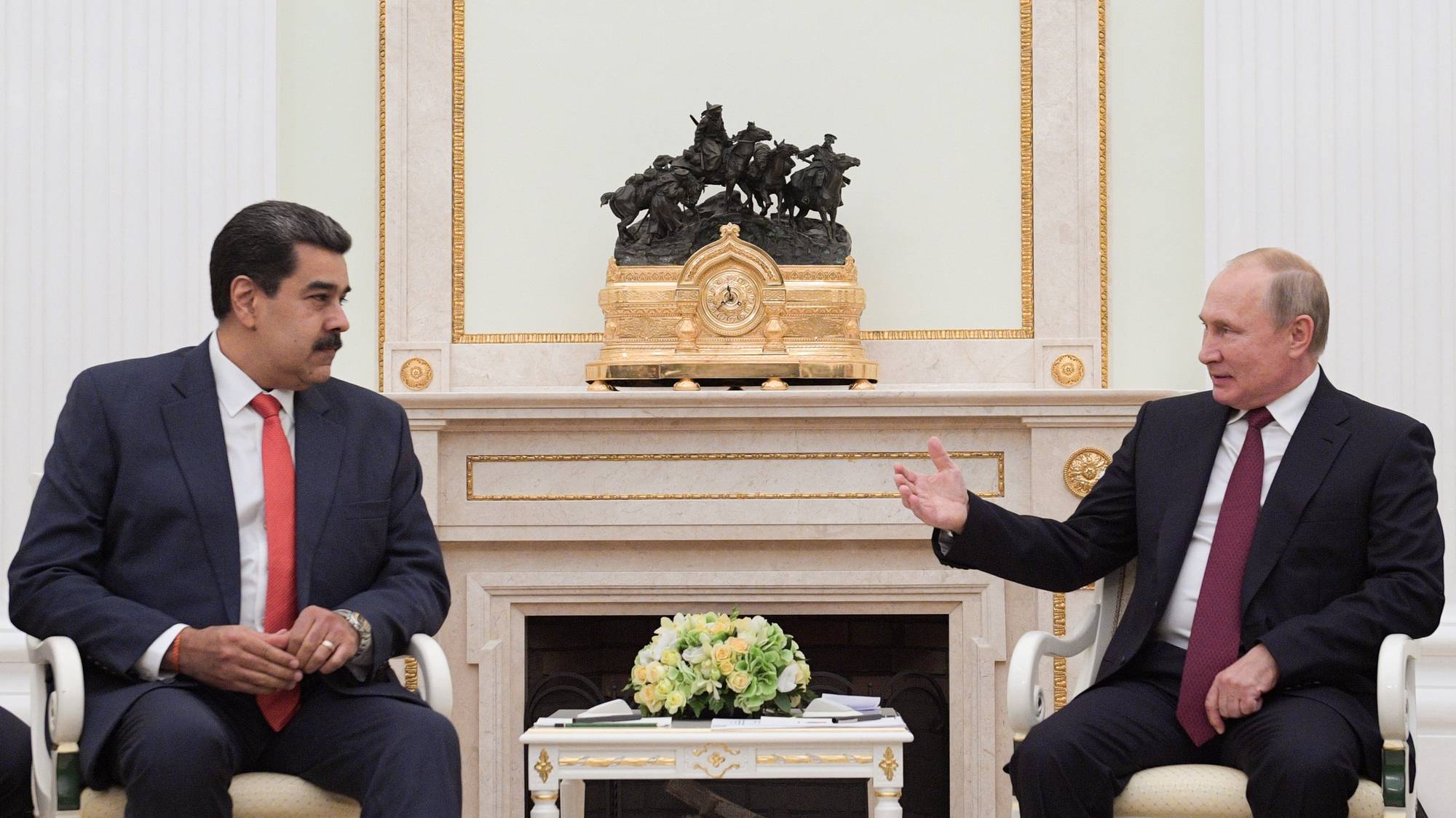 epa07868010 Russian President Vladimir Putin (R) and Venezuelan President Nicolas Maduro (L) speak during their meeting in the Kremlin in Moscow, Russia, 25 September 2019. Venezuelan President Nicolas Maduro is on a working visit to Moscow.  EPA/ALEXEI DRUZHININ / SPUTNIK / KREMLIN POOL / POOL MANDATORY CREDIT