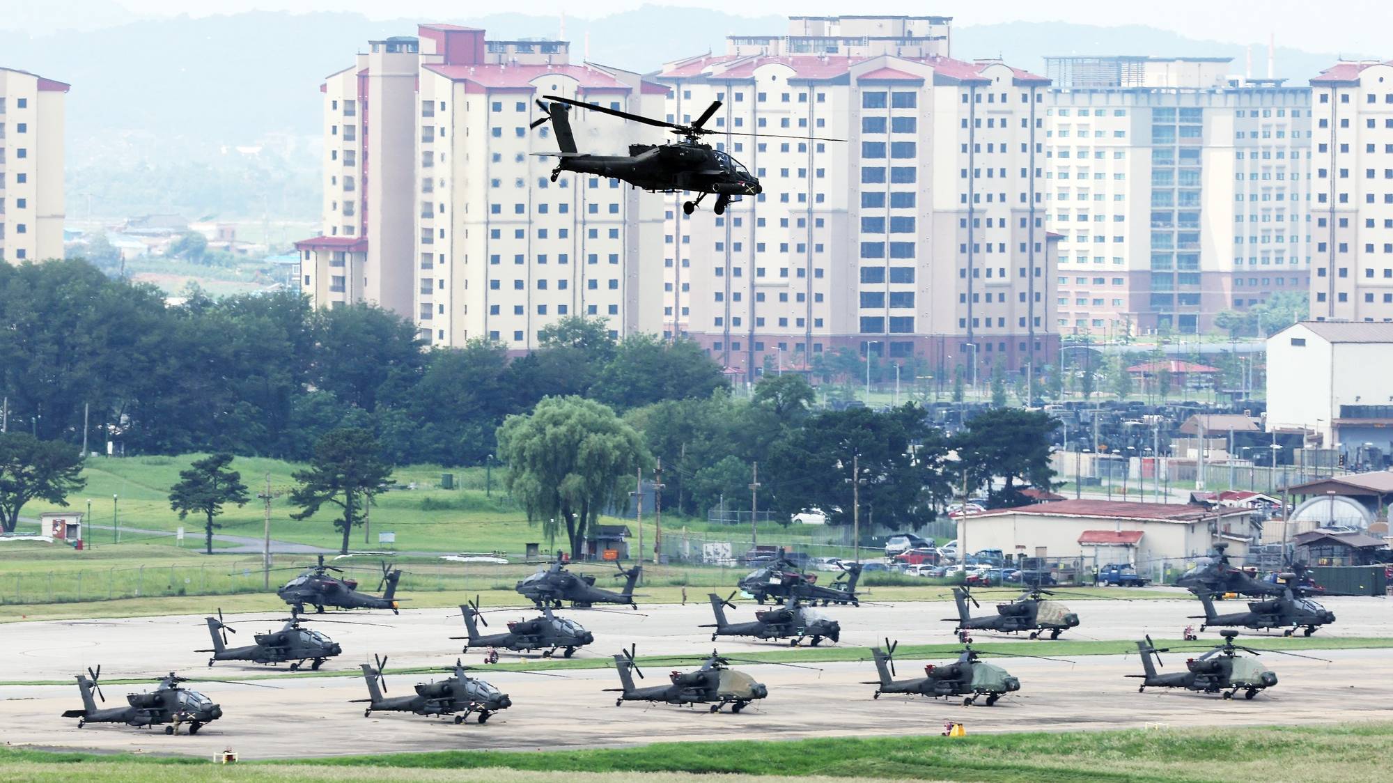 epa11546324 Apache choppers are ready to take off at US Camp Humphreys in Pyeongtaek, South Korea, 12 August 2024. Earlier in the day, South Korea&#039;s Joint Chiefs of Staff announced that South Korean and US soldiers will conduct their annual Ulchi Freedom Shield exercise from 19-29 August to strengthen their joint defense readiness in the face of evolving North Korean military threats.  EPA/YONHAP SOUTH KOREA OUT