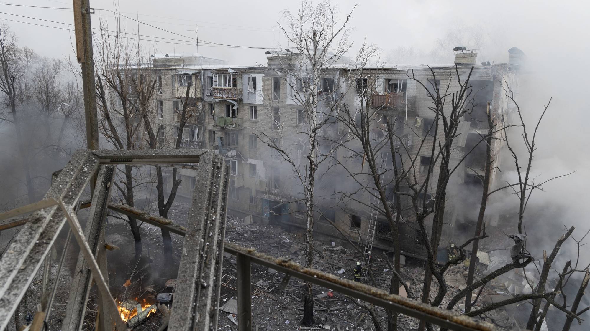 epaselect epa11097835 A general view on the site of a rocket attack on a residential building in Kharkiv, northeastern Ukraine, 23 January 2024, amid the Russian invasion. At least two persons were killed and four others were injured after a Russian missile strike hit a residential building in Kharkiv overnight, the head of the Kharkiv Regional Military Administration, Oleh Syniehubov wrote on telegram. Russian forces launched air strikes targeting Kiev and Kharkiv on 23 January, Ukrainian authorities said.  EPA/YAKIV LIASHENKO