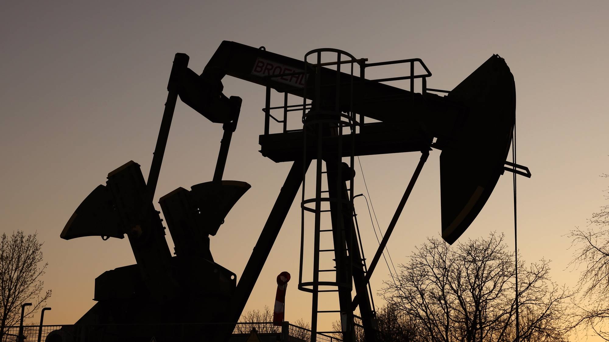 epa09842688 A view of a Crude oil pump in Walsheim near Landau, Germany, 22 March 2022. With a total production of over 4.5 million tons to date, the oil field near Landau is the largest oil field in the Upper Rhine Valley production region.  EPA/RONALD WITTEK