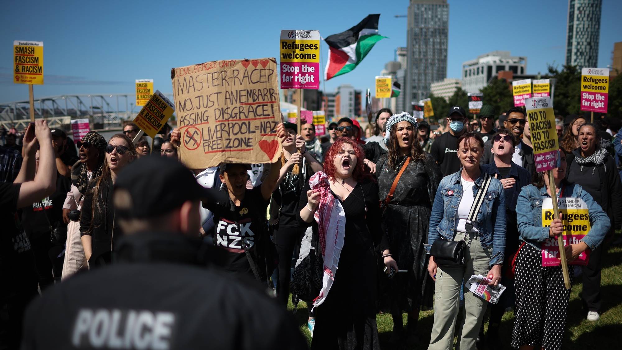 epa11542832 Anti-racist protesters take part in a national day of protest in Liverpool, Britain, 10 August 2024. Anti-racism groups have organized a national day of protest in opposition to violent far-right demonstrations over the past week following a fatal stabbing attack in Southport in which three children were killed and eight more seriously injured, along with two adults.  EPA/ADAM VAUGHAN