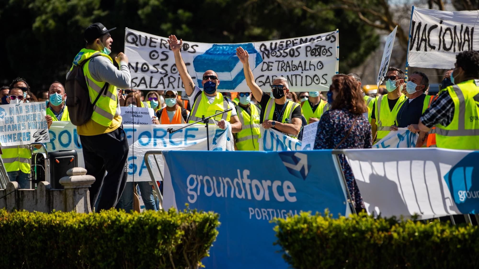 Manifestação de trabalhadores da SPdH/Groundforce convocada pelo movimento SOS handling, em protesto pelo não pagamento de salários e os despedimentos anunciados, em frente ao Palácio de Belém, em Lisboa, 15 de  março de 2021. JOSÉ SENA GOULÃO/LUSA