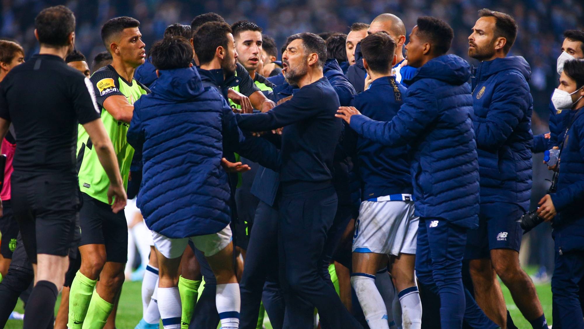 Sérgio Conceição tentou acalmar os ânimos no final do jogo, lamentou o sucedido na flash interview e defendeu Pinto da Costa na conferência