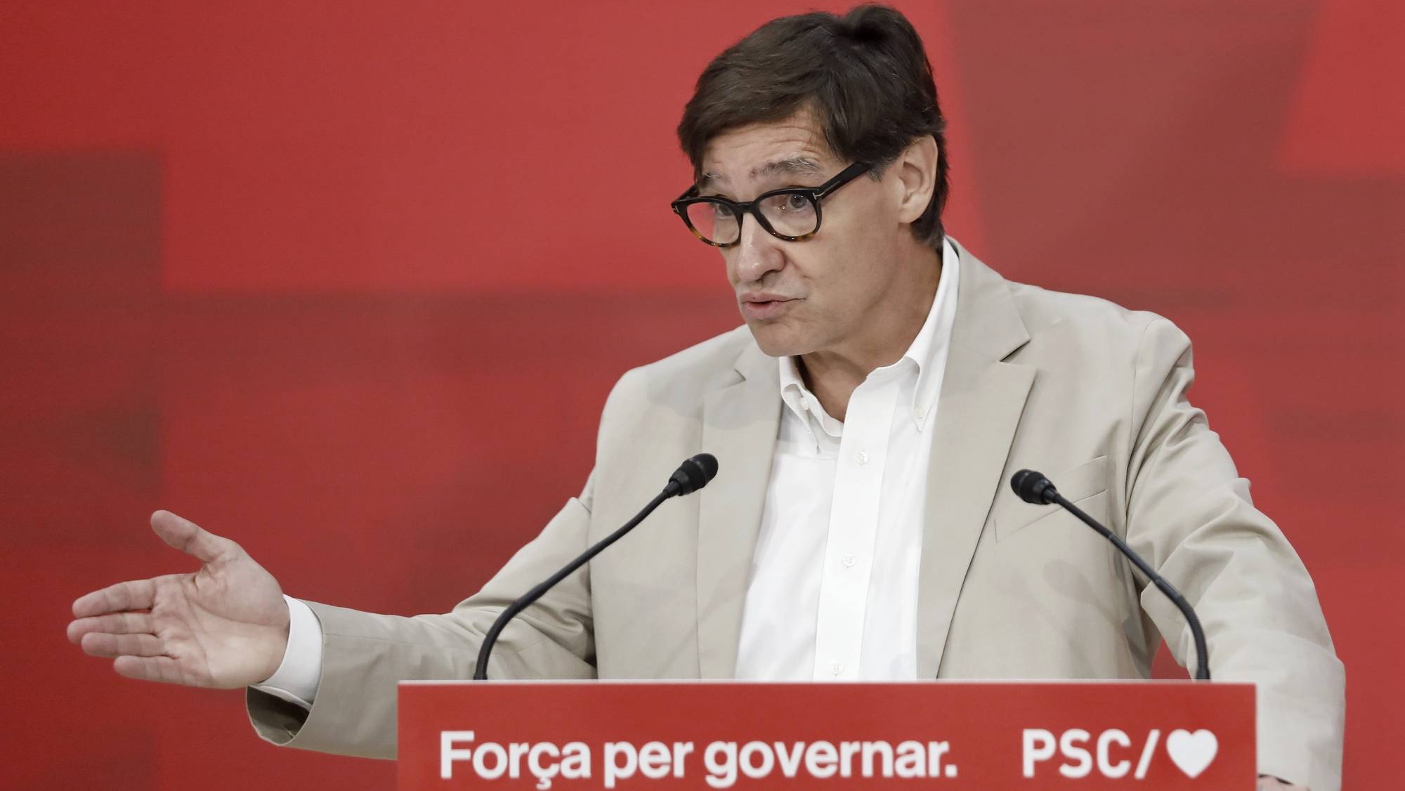 epa11521519 Socialists&#039; Party of Catalonia (PSC) first general secretary Salvador Illa speaks during the extraordinary meeting of the party&#039;s executive commission, in Barcelona, Spain, 03 August 2024, after the party members of Catalonia&#039;s independentist party ERC endorsed by 53.5% of the votes in favor their agreement to support Illa&#039;s bid for the Catalan presidency the upcoming week.  EPA/ANDREU DALMAU