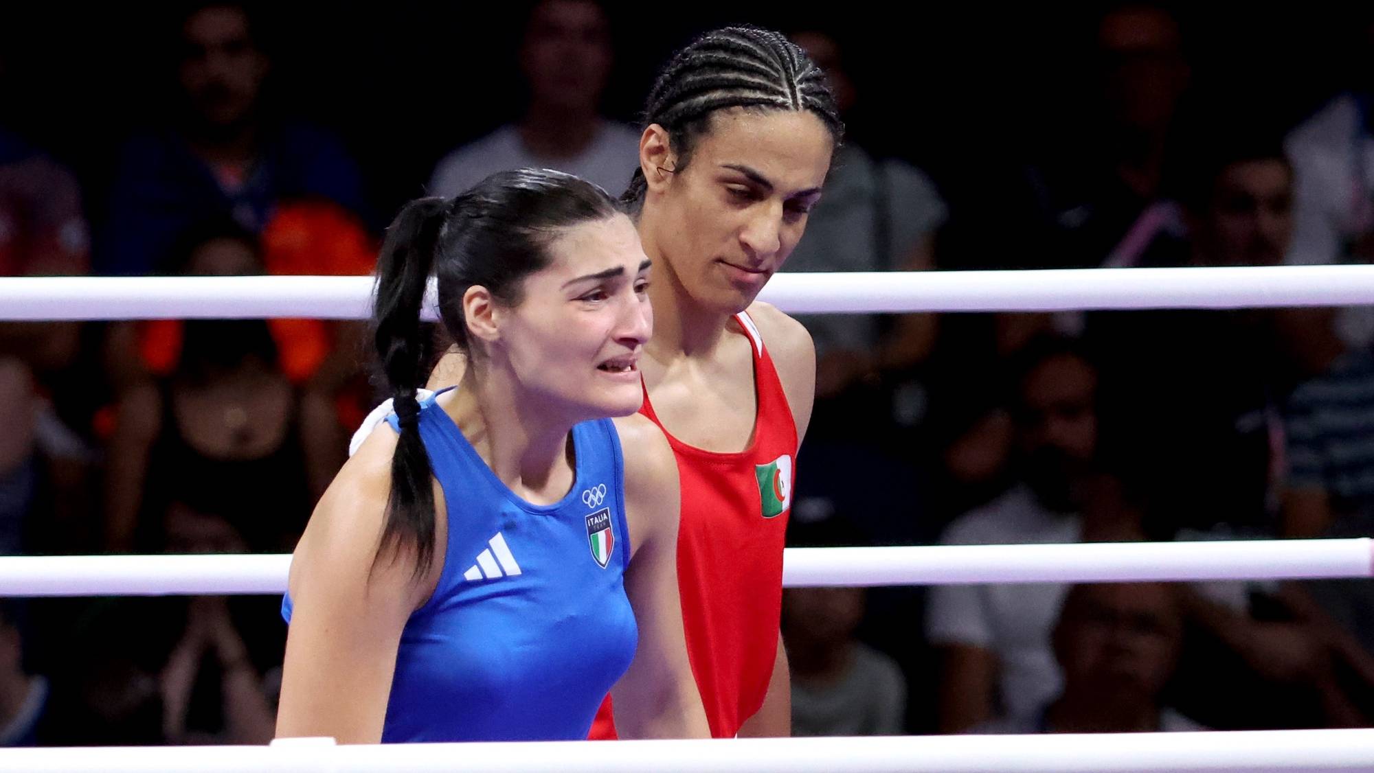 epaselect epa11515317 Angela Carini (L) of Italy abandons her bout in the Women 66kg preliminaries round of 16 against Imane Khelif of the Boxing competitions in the Paris 2024 Olympic Games, at the North Paris Arena in Villepinte, France, 01 August 2024.  EPA/YAHYA ARHAB