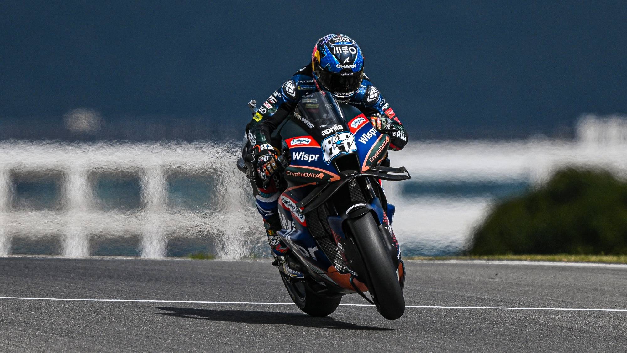 Miguel Oliveira chegou a aproximar-se do top 10 mas teve depois duas saídas para a pista onde foram percetíveis os problemas com a sua nova RNF Aprilia