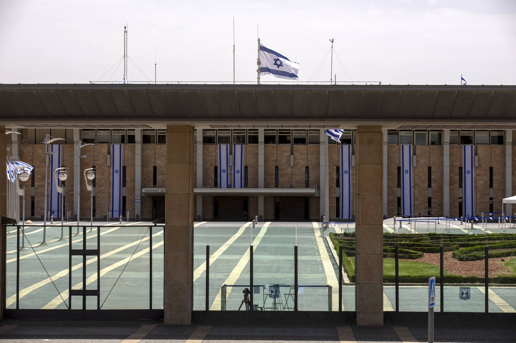 epa08421670 A general view of the Israeli Knesset (parliament), Israel, 14 May 2020, The Knesset is expected to install during the night session the first fully functioning unity government in the country since December 2018, with at least 34 ministers, backed by a coalition of at least 72 MKs.  EPA/ATEF SAFADI