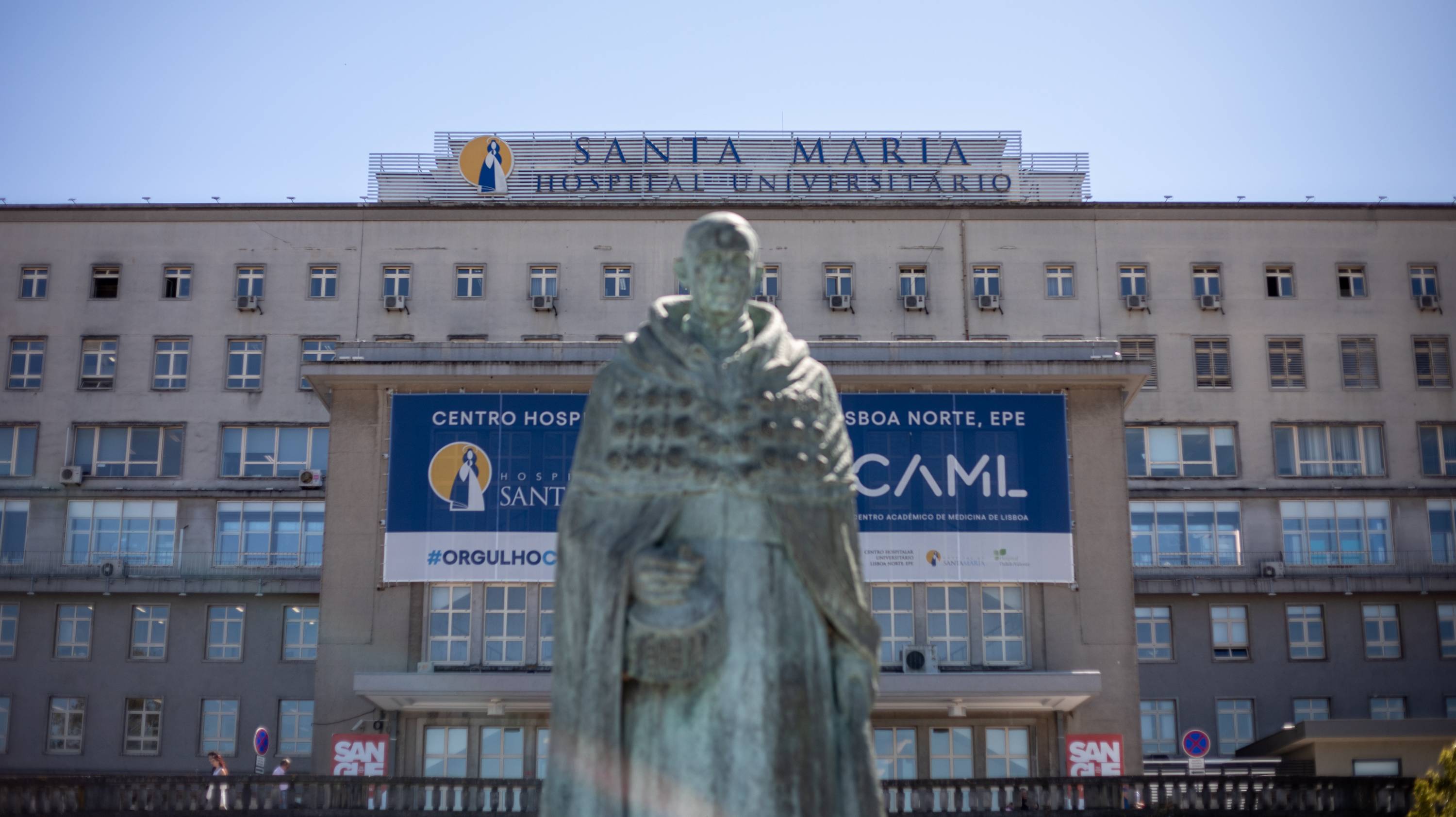 Reportagem sobre a Saúde Mental: Entrevista ao Presidente da Associação de estudantes da Faculdade de Medicina de Lisboa, Duarte Tude Graça, e à Diretora do Gabinete de Apoio ao Estudante, Ana Rita Sobral. Também fotografias da biblioteca da FMUL, a fachada do edífício Egas Moniz e do Hospital Santa Maria, em Lisboa. 6 de Abril de 2023 Hospital Sta. Maria, Lisboa TOMÁS SILVA/OBSERVADOR