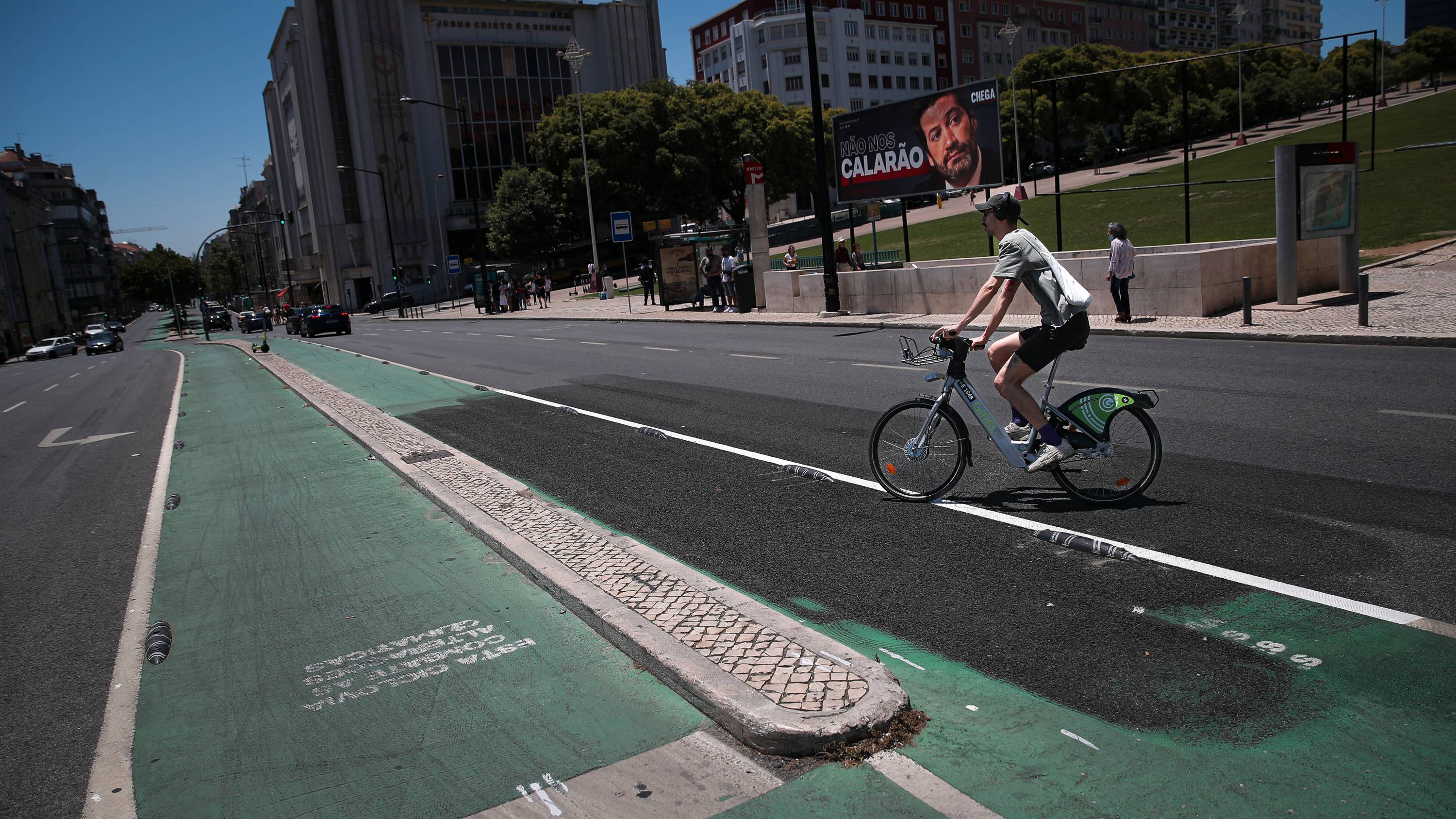 Ciclovia da Avenida Almirante Reis, onde foi colocado pavimento em substituição do que lá estava, como havia sido anunciado pelo presidente da Câmara Municipal de Lisboa, Carlos Moedas. Lisboa, 27 de Maio de 2022. FILIPE AMORIM/OBSERVADOR