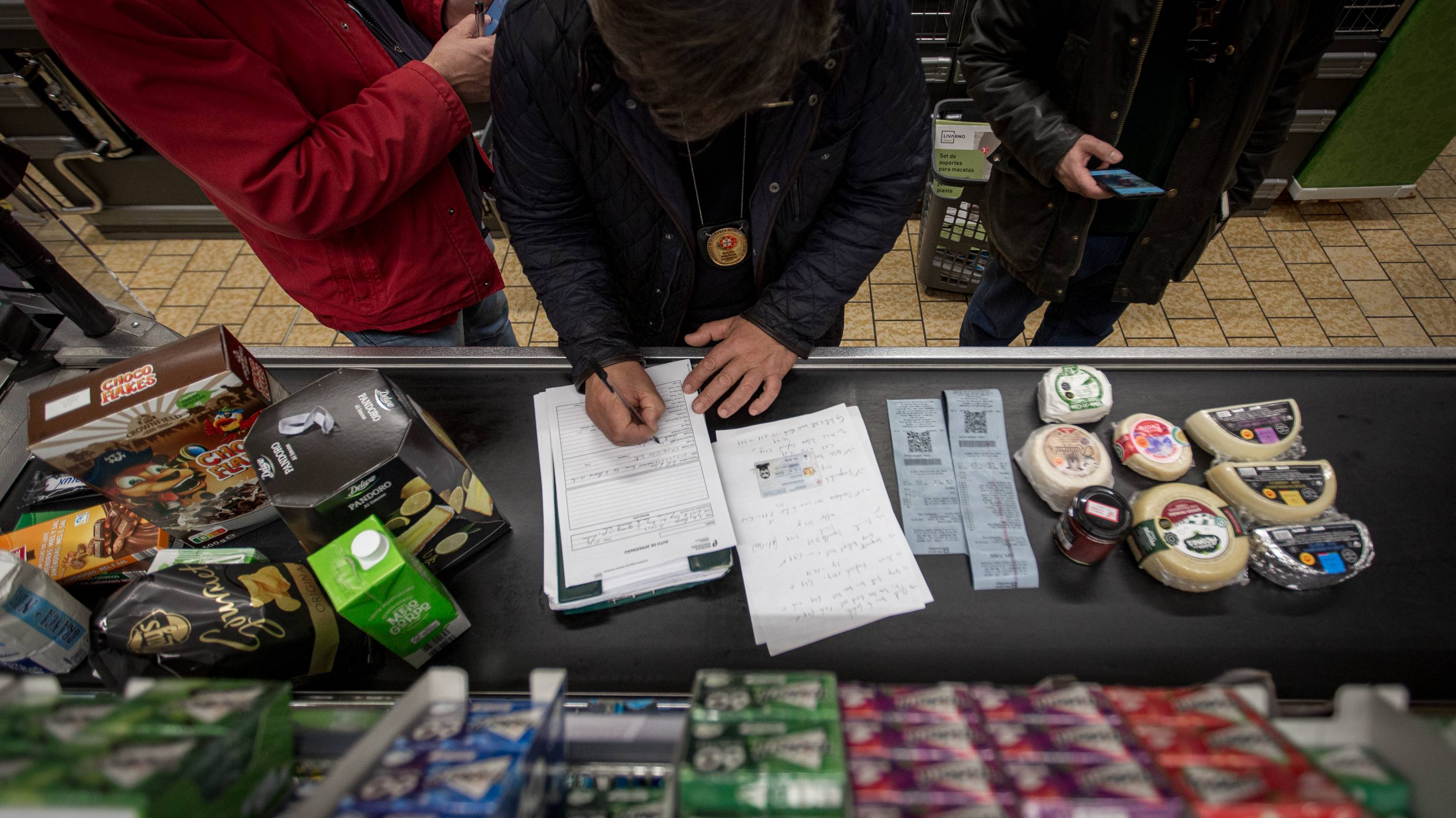 O Observador acompanhou uma equipa da ASAE, numa operação de fiscalização no Lidl de Alvalade, em Lisboa. 9 de Março de 2023 Alvalade, Lisboa TOMÁS SILVA/OBSERVADOR