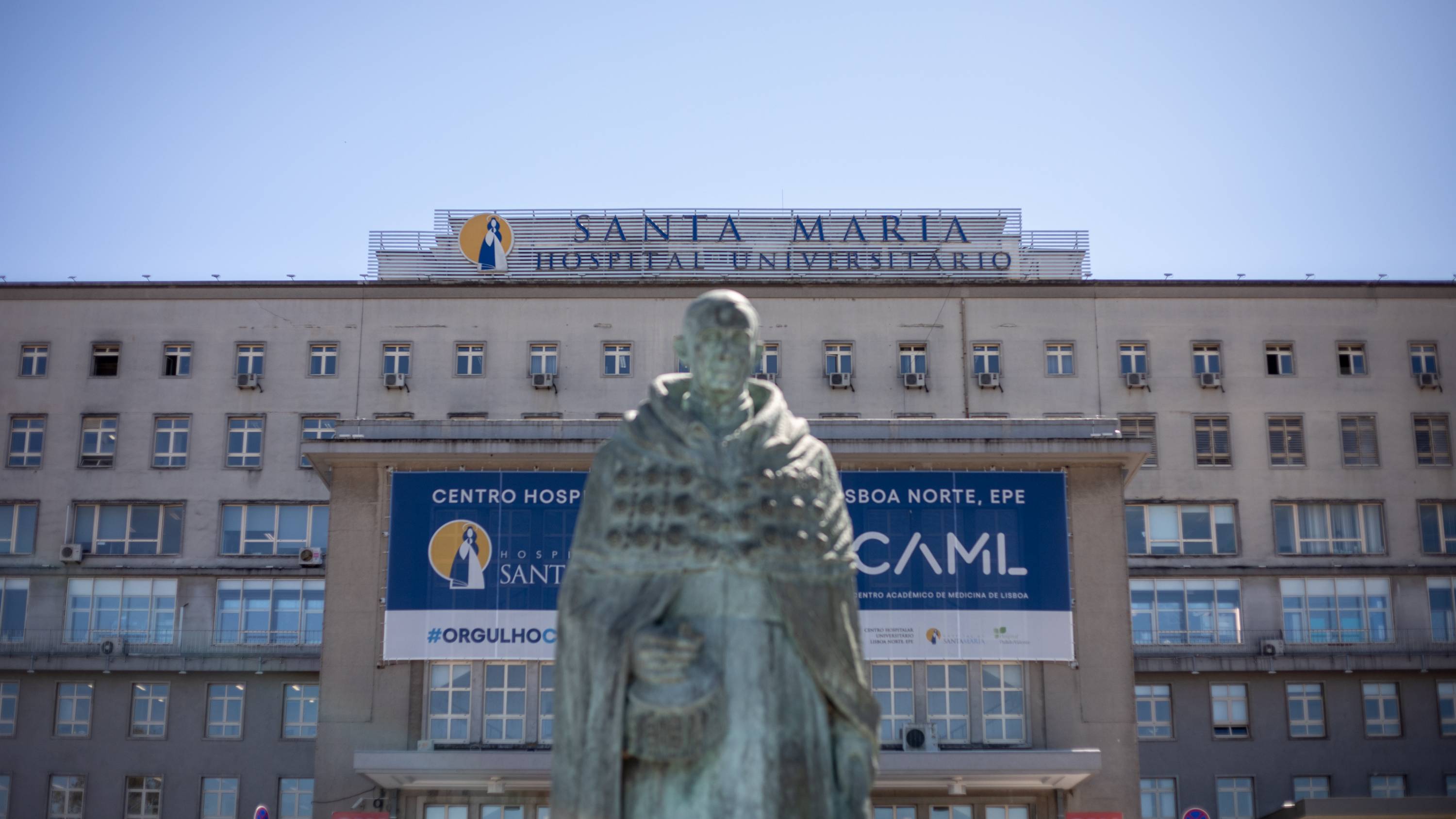 Reportagem sobre a Saúde Mental: Entrevista ao Presidente da Associação de estudantes da Faculdade de Medicina de Lisboa, Duarte Tude Graça, e à Diretora do Gabinete de Apoio ao Estudante, Ana Rita Sobral. Também fotografias da biblioteca da FMUL, a fachada do edífício Egas Moniz e do Hospital Santa Maria, em Lisboa. 6 de Abril de 2023 Hospital Sta. Maria, Lisboa TOMÁS SILVA/OBSERVADOR