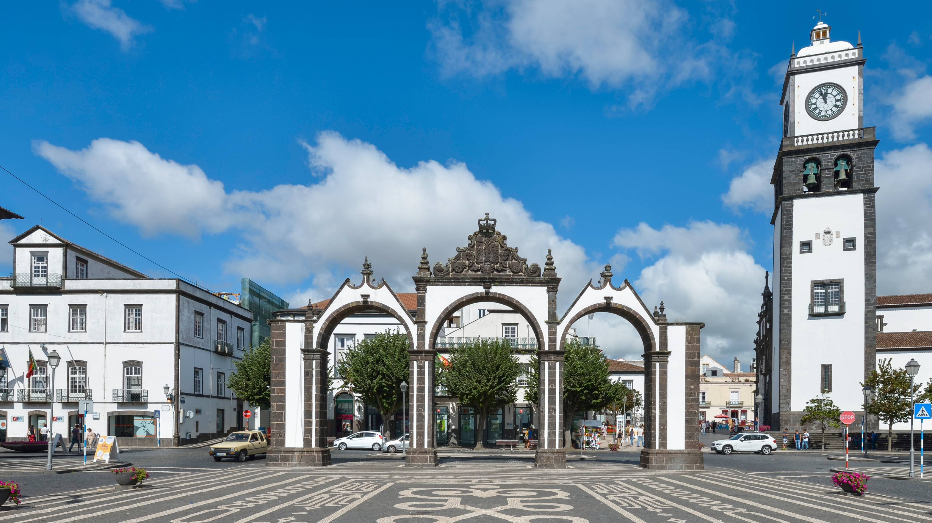 Portugal, Azores, Sao Miguel, Ponta Delgada, Church of San Sebastain and city gate