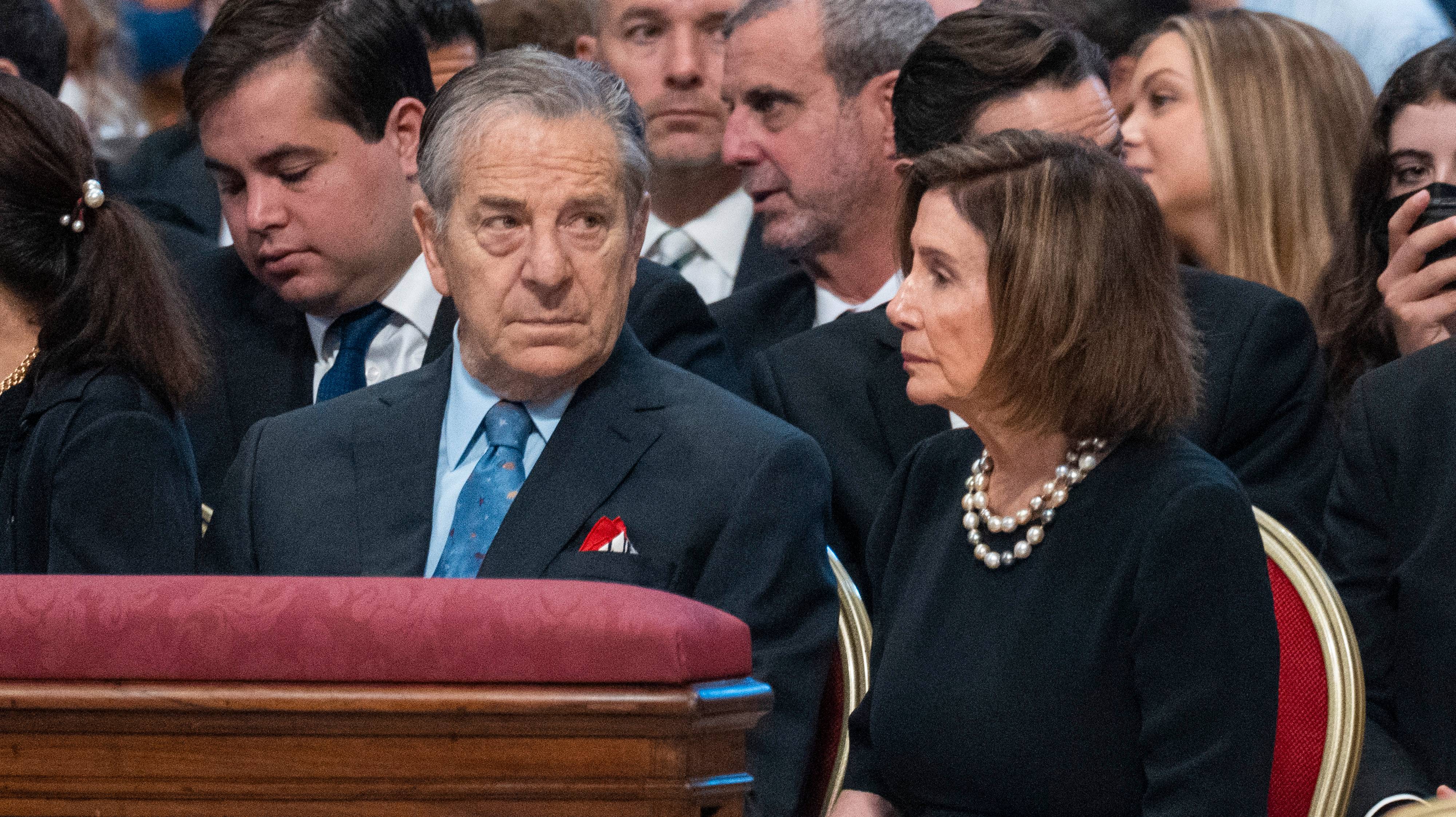 US House of Representatives Speaker, Nancy Pelosi (R), with