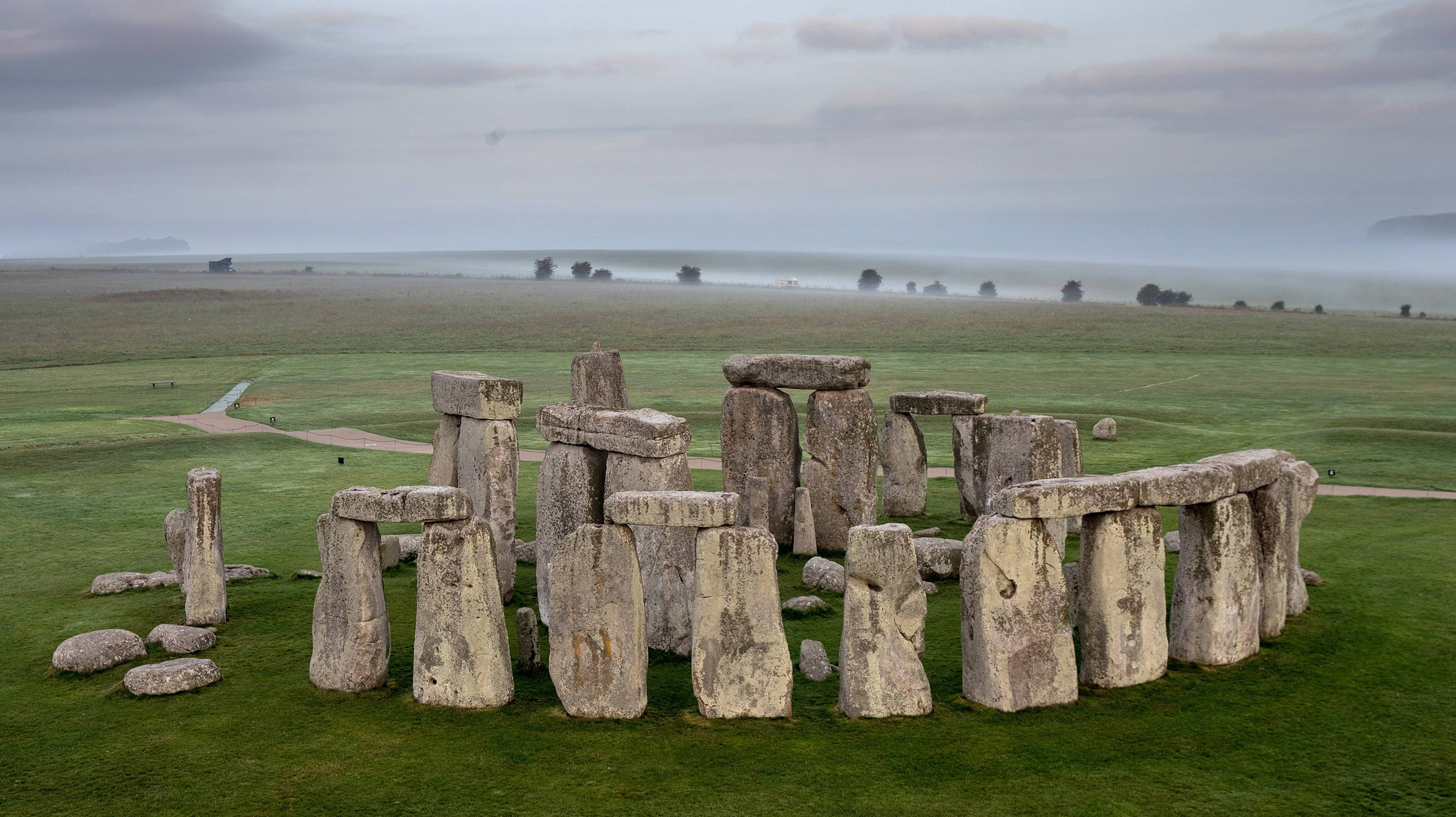 English Heritage Launch Stonehenge Hot Air Balloon Competition