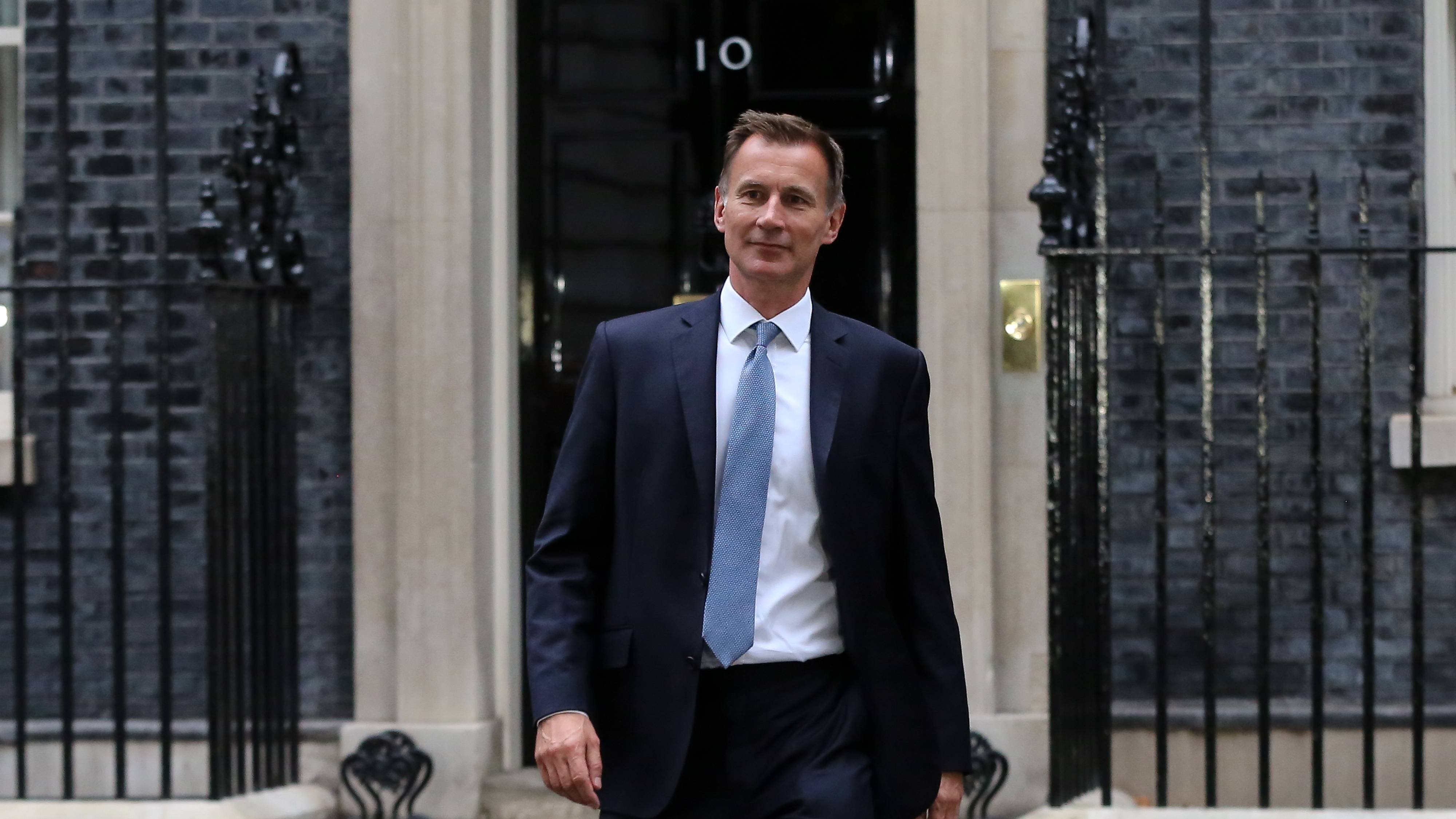 Liz Truss appoints Jeremy Hunt as chancellor after sacking Kwasi Kwarteng