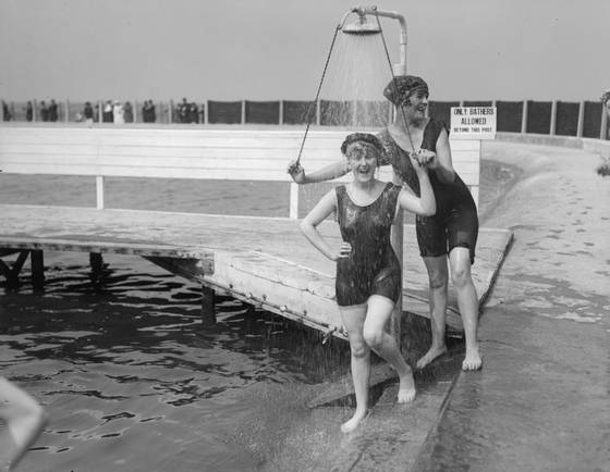 6th June 1918:  Women bathers at  the lido, Southport, Lancashire take a shower.  (Photo by A. R. Coster/Topical Press Agency/Getty Images)