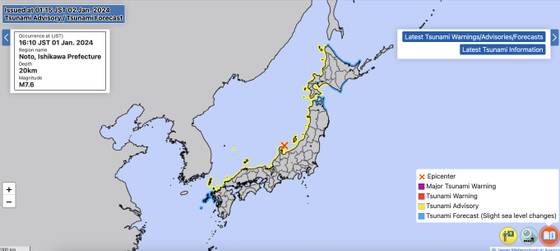 Sismo de magnitude 7.6 lança alerta de tsunami e derruba casas no