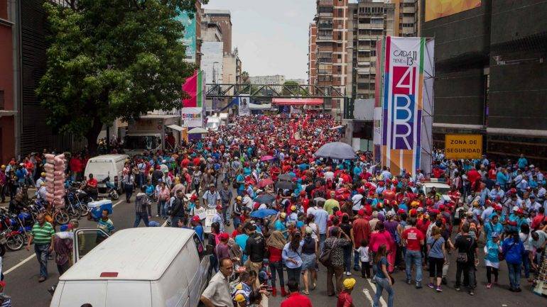 O pedido da Igreja Católica surgiu no mesmo dia em que grupos de &quot;coletivos&quot; entraram na basílica de Santa Teresa e intimidaram centenas de pessoas que veneravam o Nazareno de São Paulo