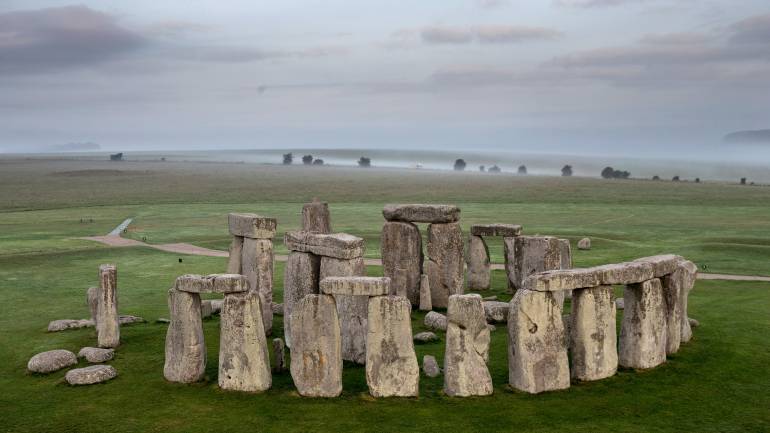 Pedras do monumento terão vindo por terra e não por mar