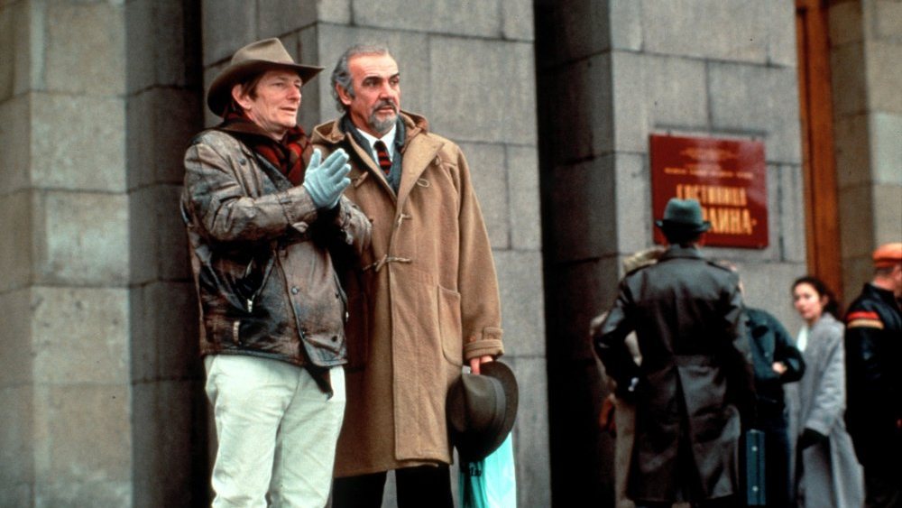 Fred Schepisi (à esquerda) realizou a adaptação de &quot;A Casa da Rússia&quot; com Sean Connery (à direita) no papel principal
