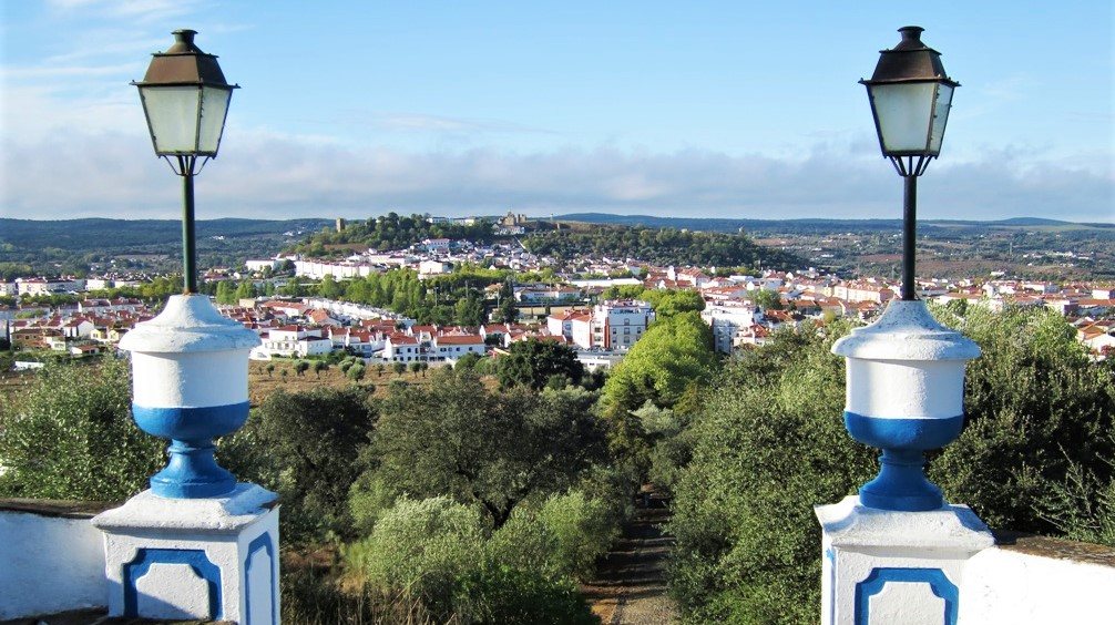 Vista geral de Montemor-o-Novo e do castelo a partir da Ermida de Nossa Senhora da Visitação