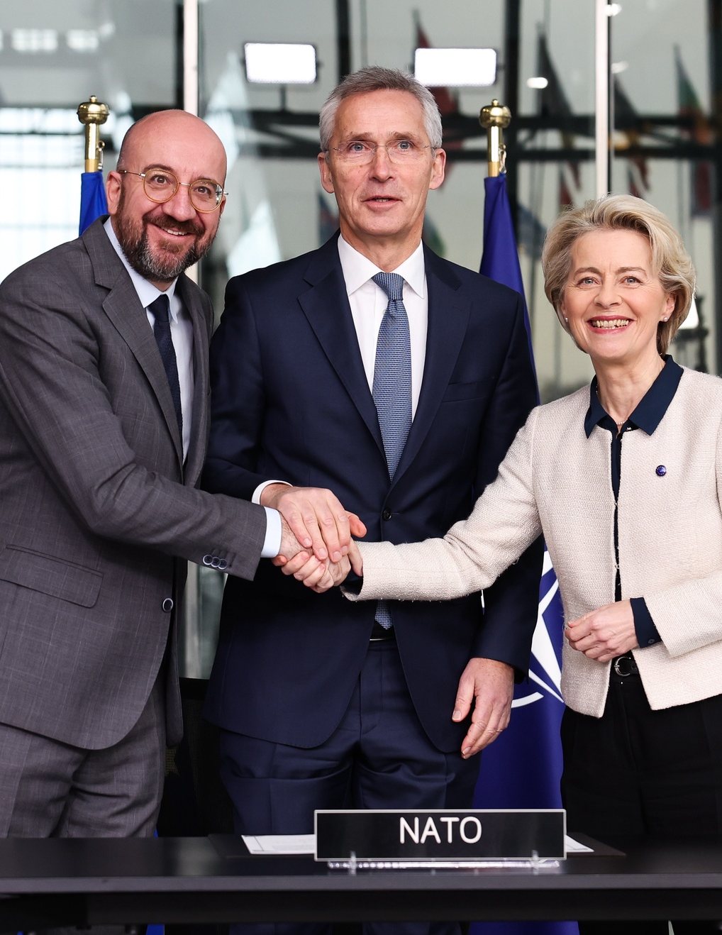 epa10397818 (L-R) European Council President Charles Michel, NATO Secretary General Jens Stoltenberg and European Commission President Ursula von der Leyen shake hands during the signing ceremony of the Joint Declaration on NATO-EU Cooperation at the Alliance headquarters in Brussels, Belgium, 10 January 2023.  EPA/STEPHANIE LECOCQ