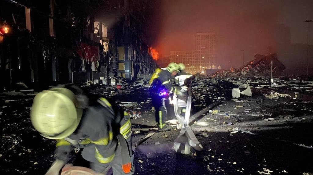 kiev centro comercial bombardeamento
