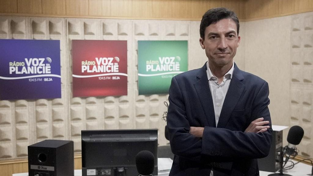 Tiago Mayan Gonçalves na rádio regional de Beja &quot;Voz da Planície&quot;, para uma entrevista que terminou com um apelo aos alentejanos