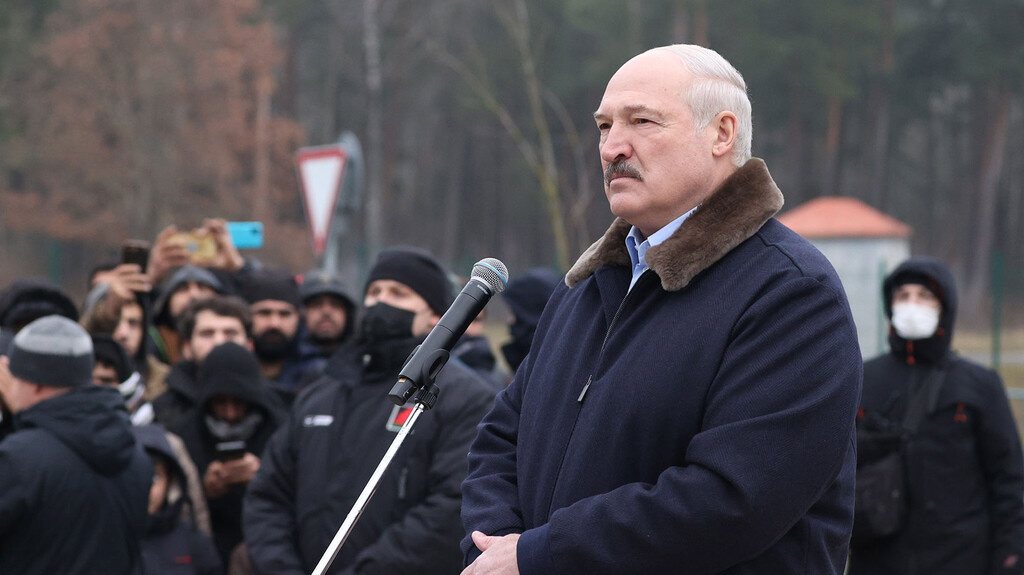 epa09604550 A handout photo made available by the Press Service of the President of the Republic of Belarus on the official website of the Belarusian President shows Belarusian President Alexander Lukashenko speaking to migrants at the transport and logistics center &#039;Bruzgi&#039; near the Bruzgi checkpoint at the Belarusian-Polish border, in the Grodno region, Belarus, 26 November 2021. Asylum-seekers, refugees and migrants from the Middle East arrived at the Bruzgi checkpoint at the Belarusian-Polish border in the Grodno region of Belarus aiming to cross the border. Thousands people who want to obtain asylum in the European Union have been trapped at low temperatures at the border since 08 November.  EPA/BELARUSIAN PRESIDENT PRESS SERVICE / HANDOUT  HANDOUT EDITORIAL USE ONLY/NO SALES