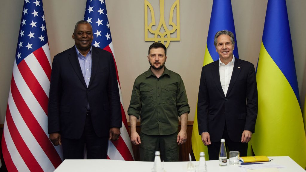 Secretário de Estado norte-americanos estiveram reunidos com Zelensky em Kiev